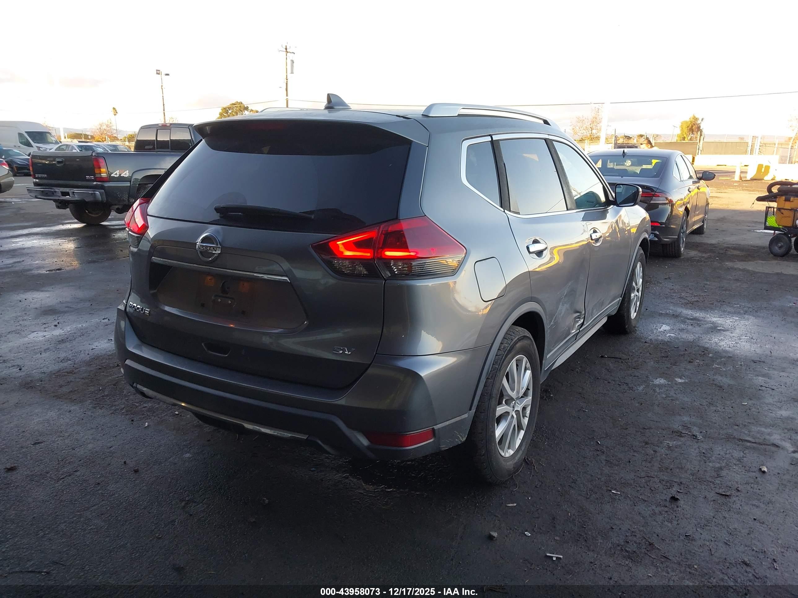 NISSAN ROGUE image 4