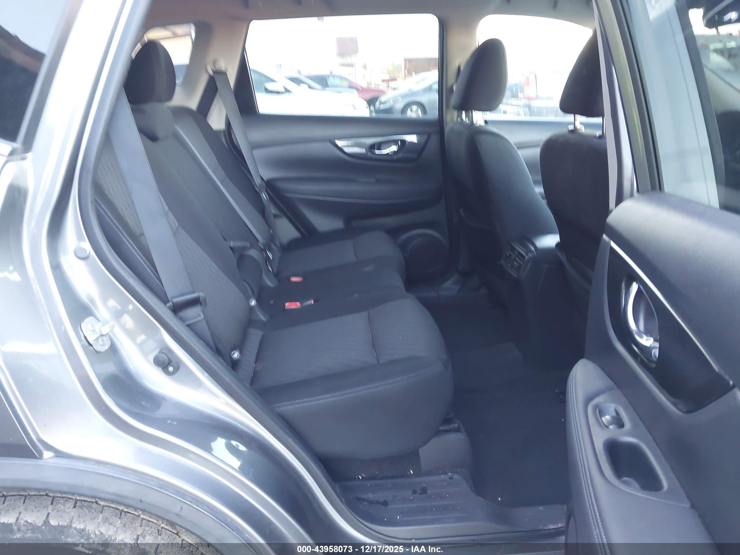 NISSAN ROGUE image 8
