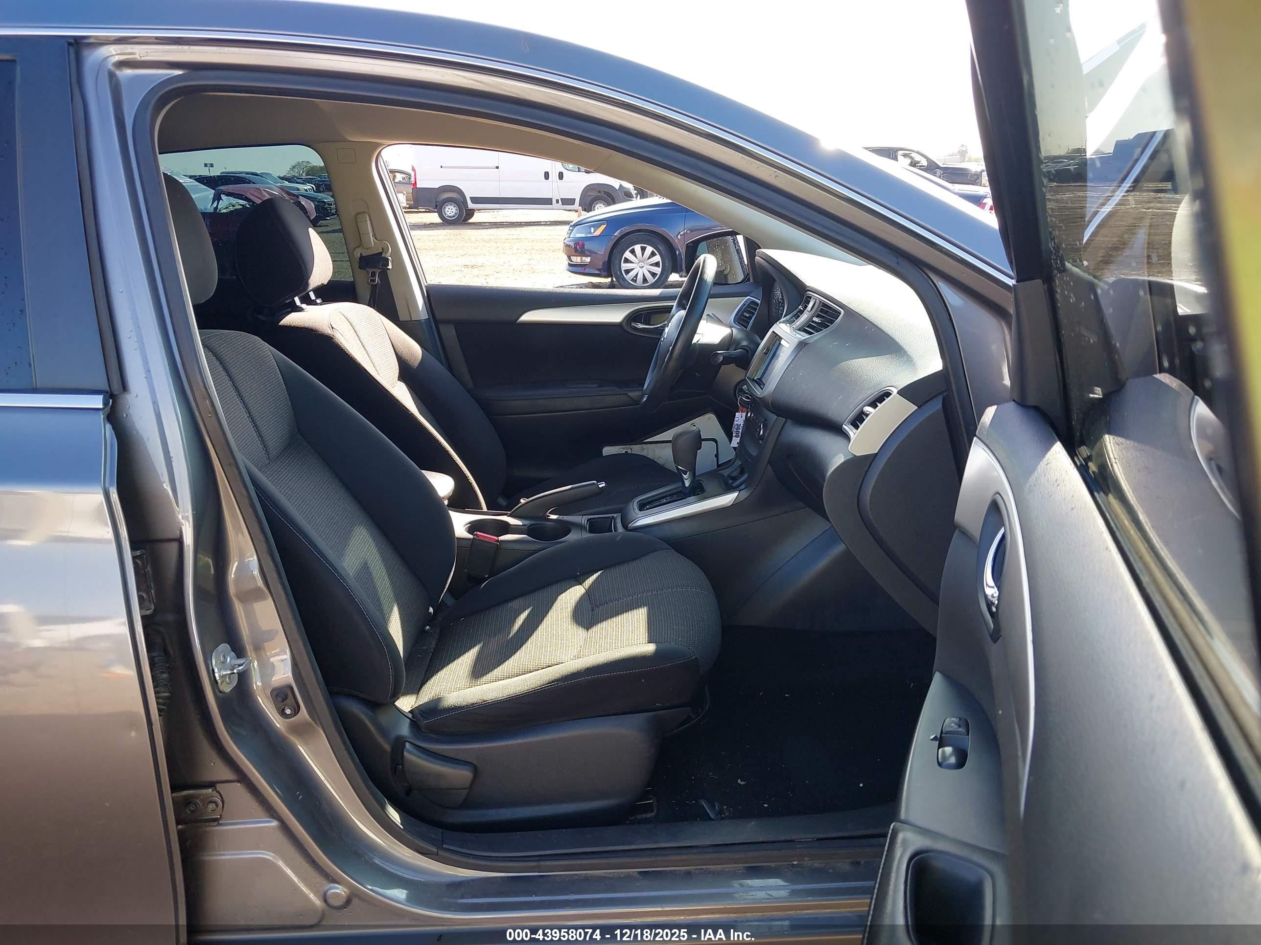 NISSAN SENTRA image 5