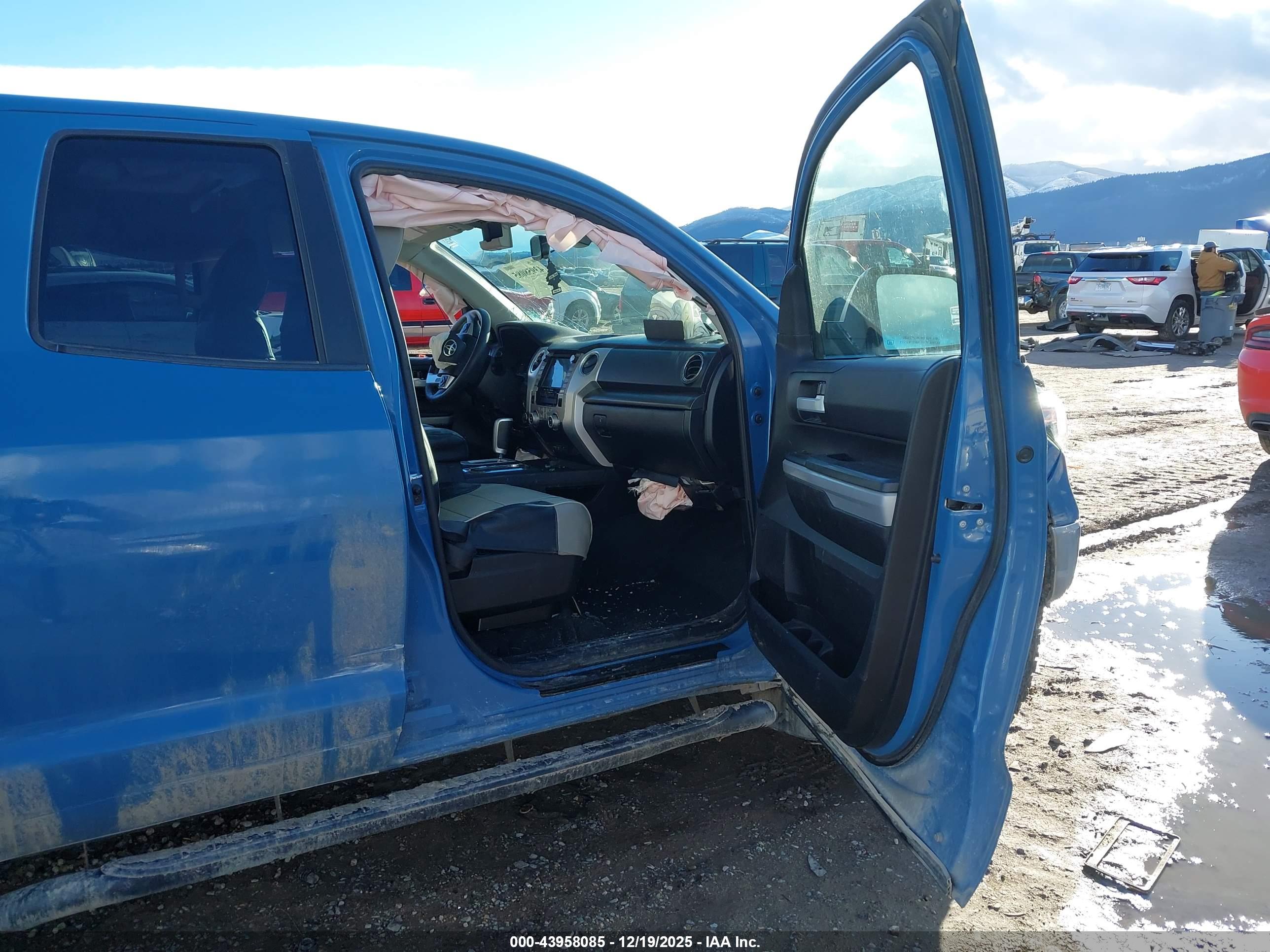 TOYOTA TUNDRA image 5