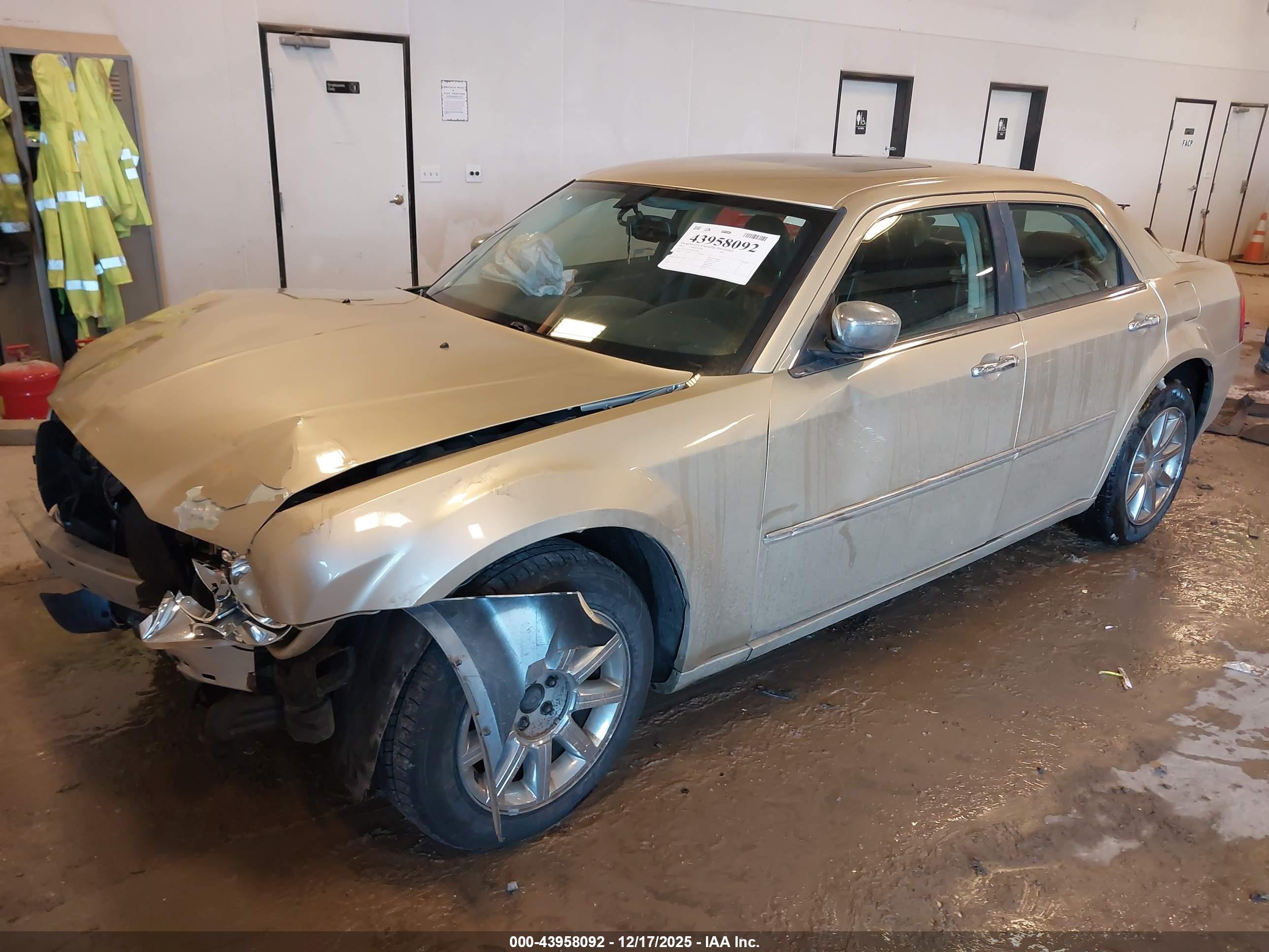 CHRYSLER 300 image 2