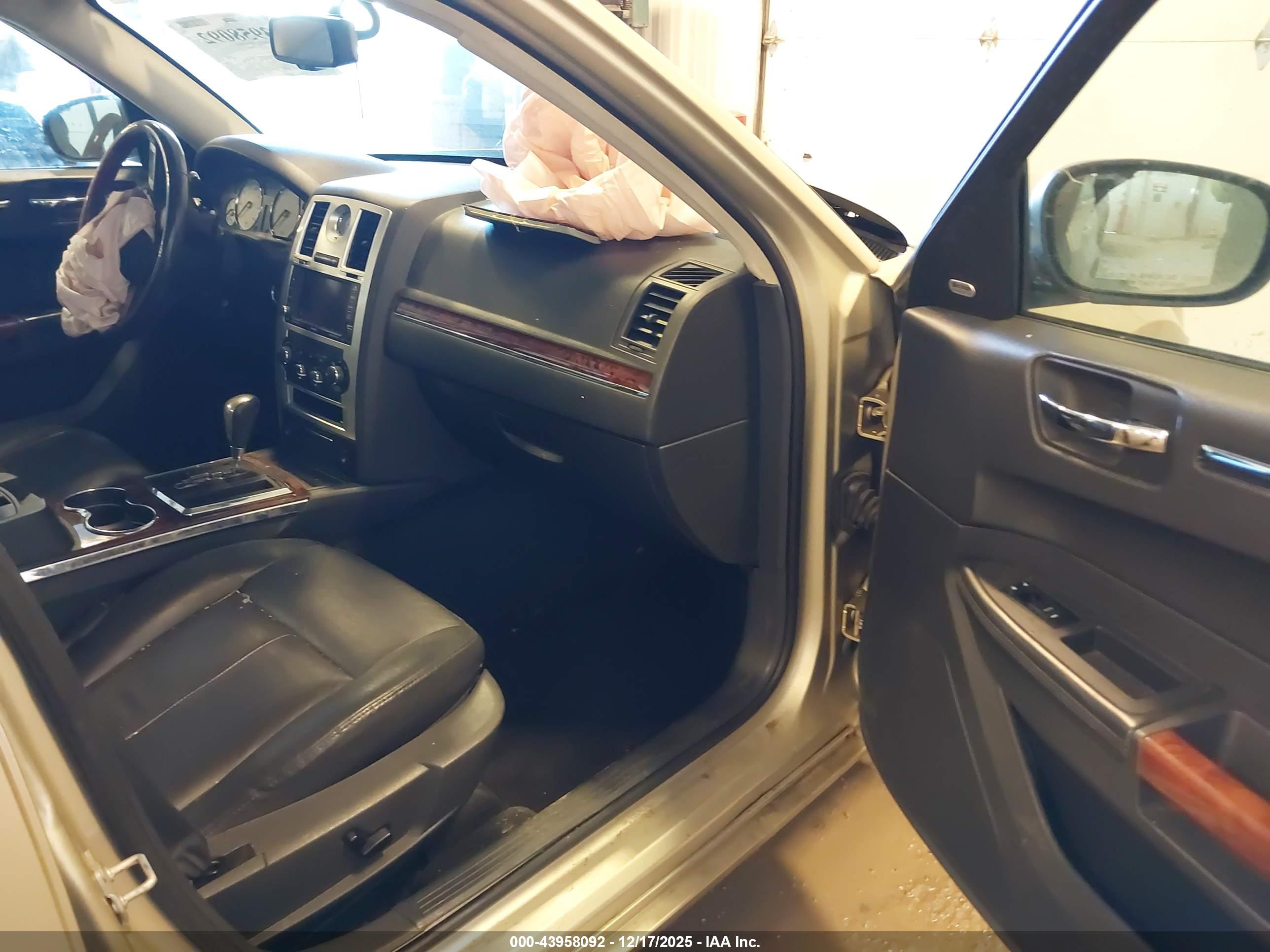CHRYSLER 300 image 5