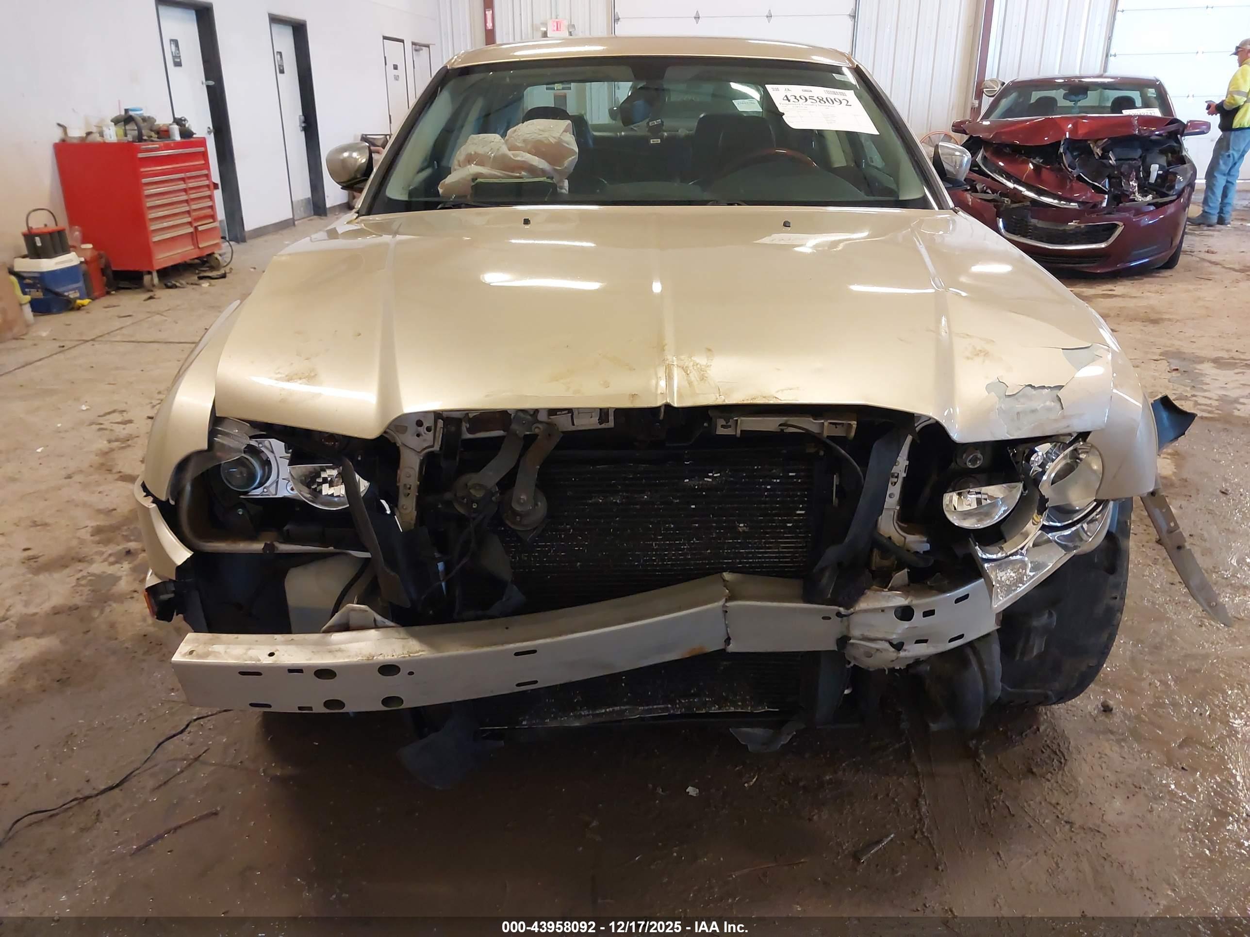 CHRYSLER 300 image 6