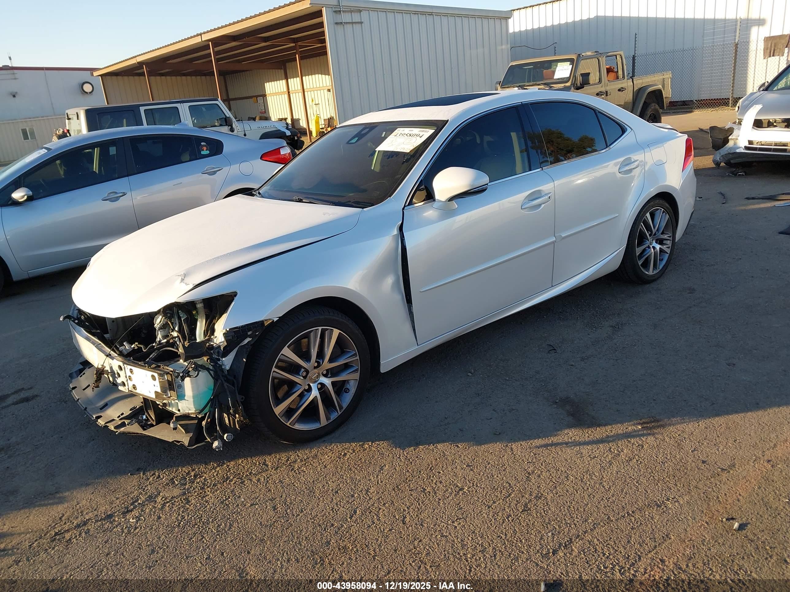 LEXUS IS image 2