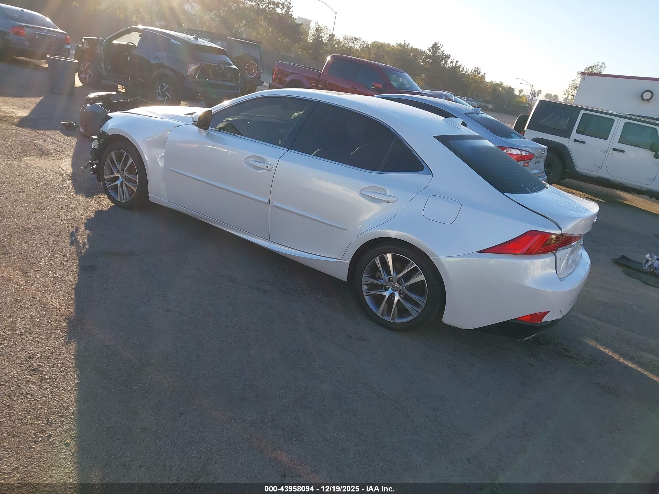 LEXUS IS image 3
