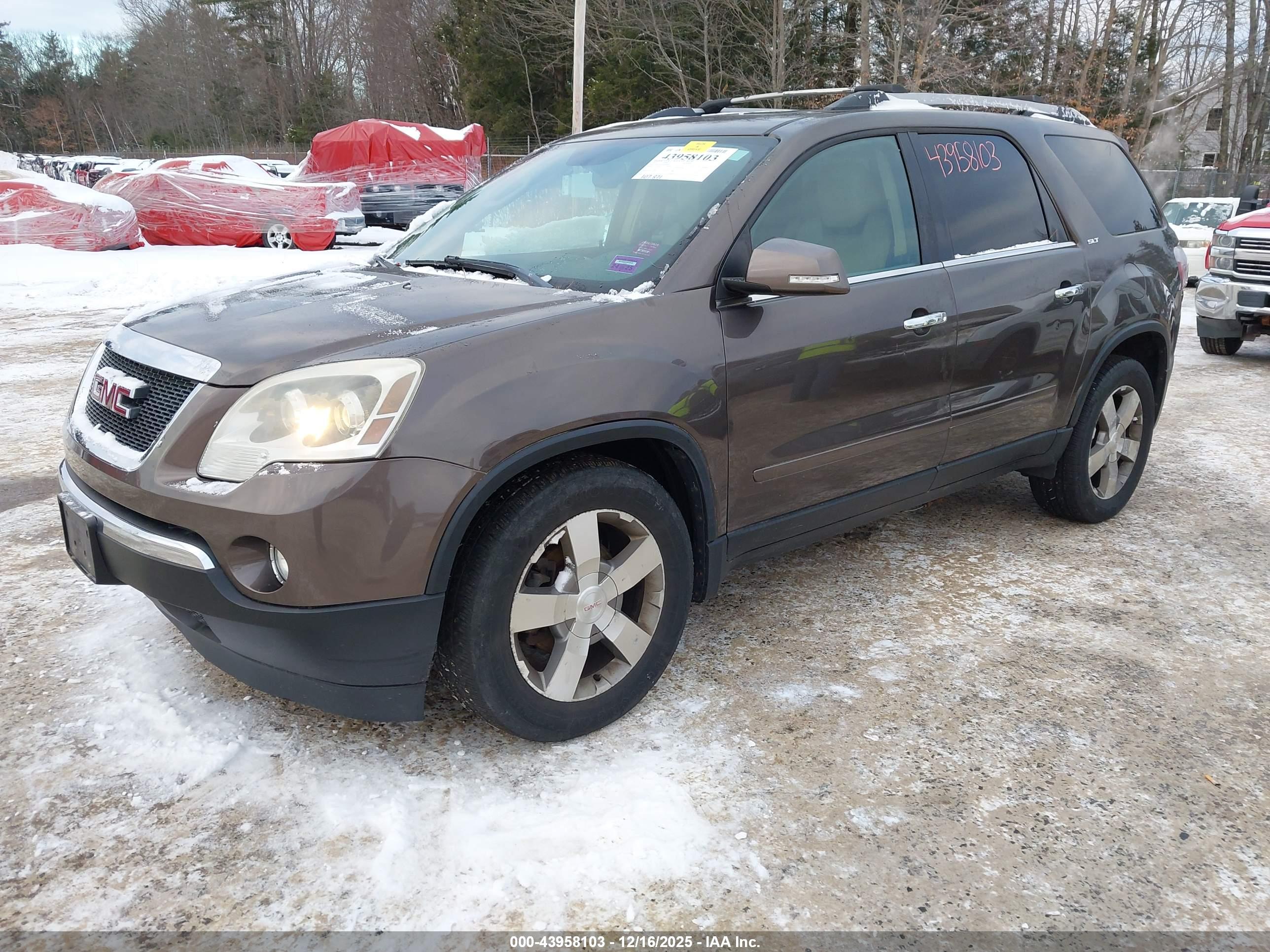 GMC ACADIA image 2