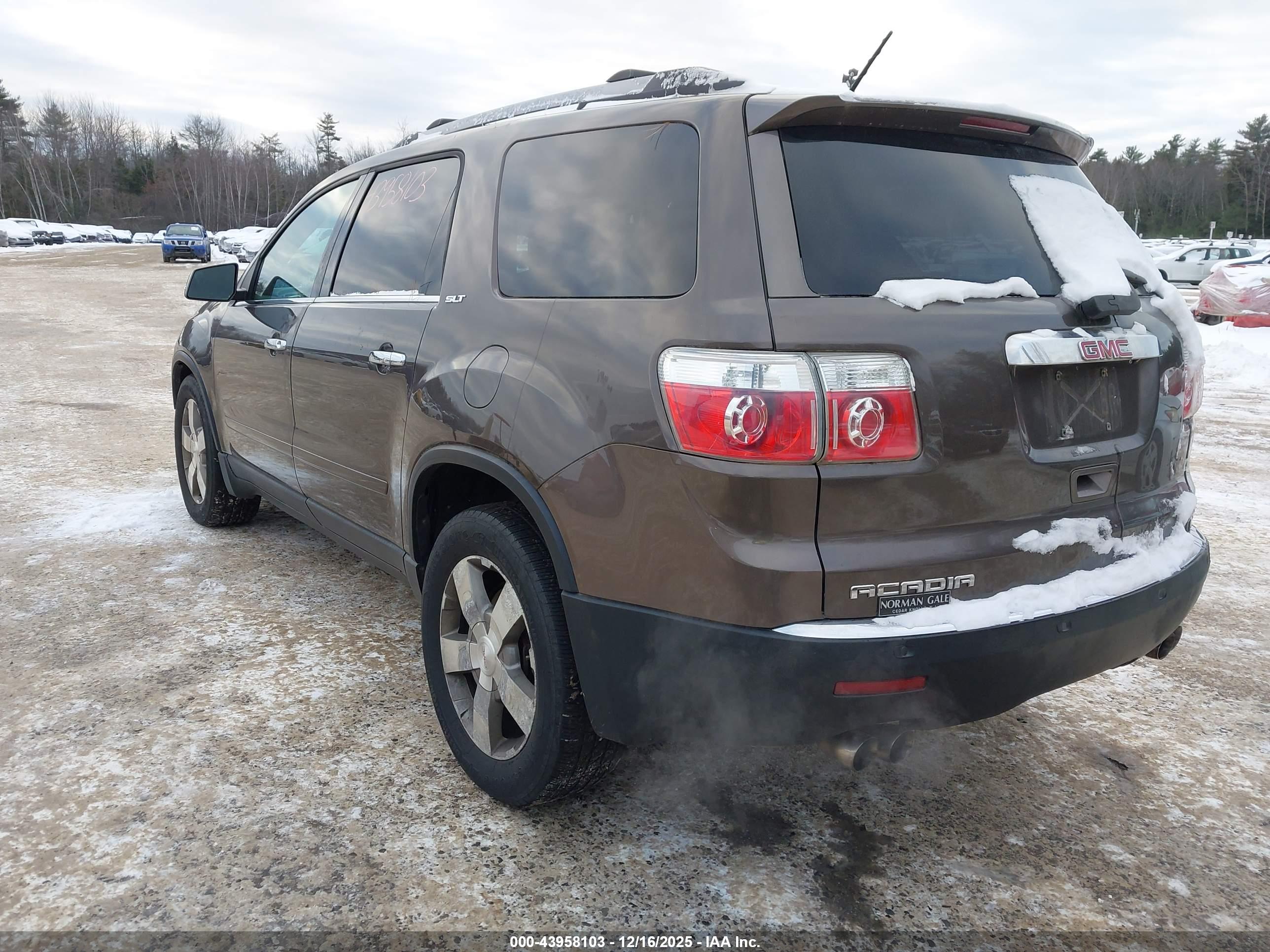 GMC ACADIA image 3