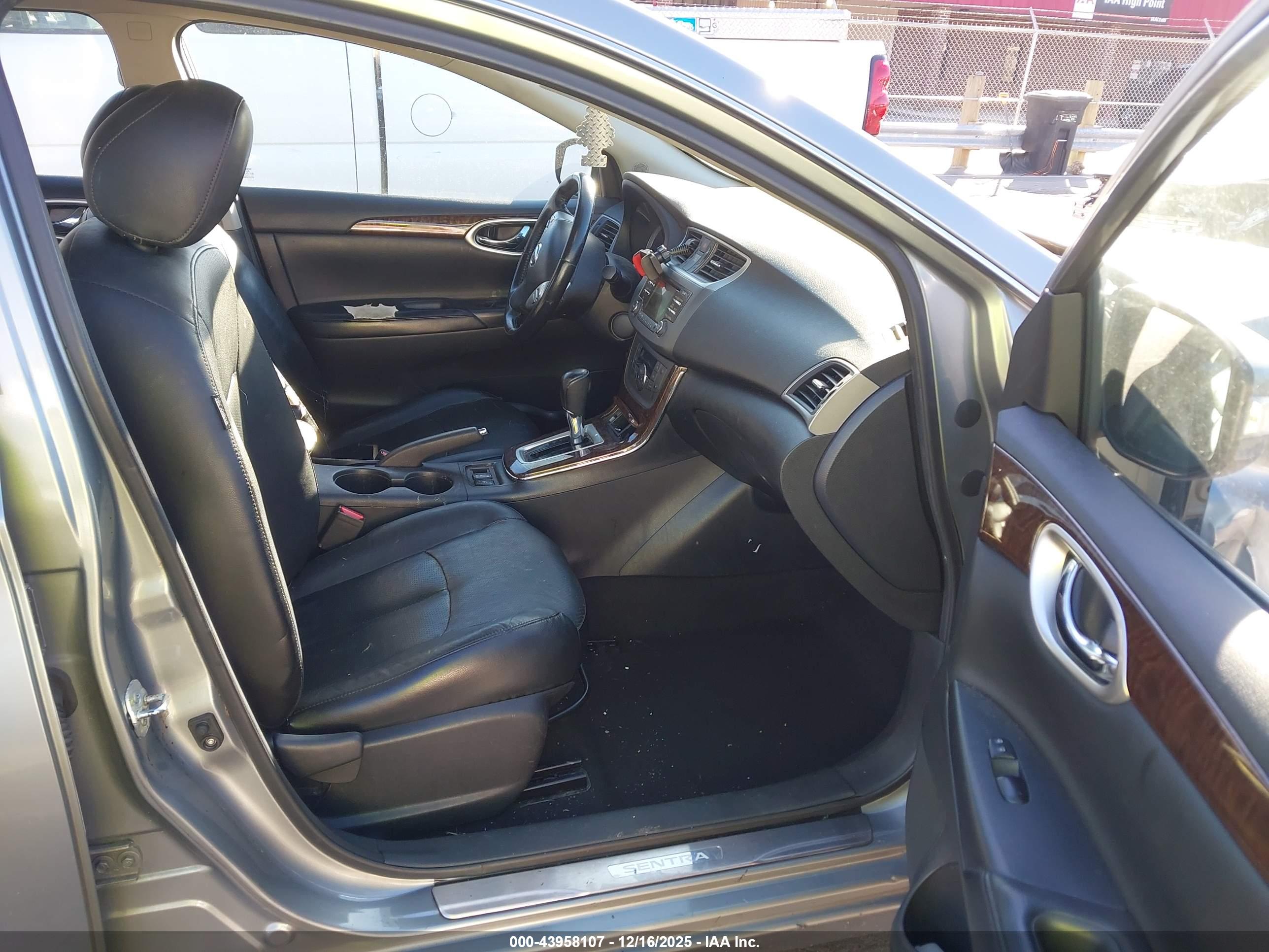 NISSAN SENTRA image 5