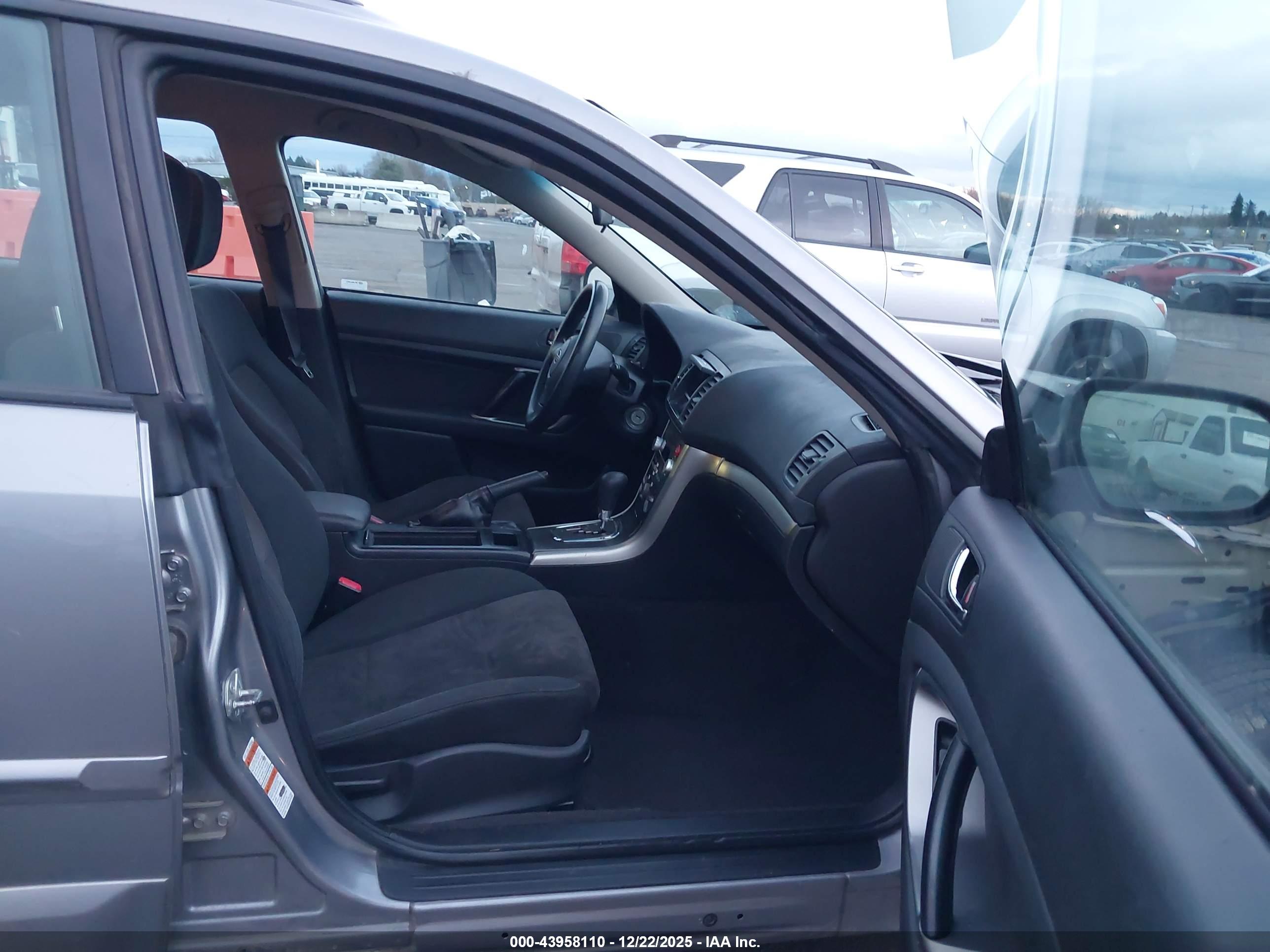 SUBARU OUTBACK image 5