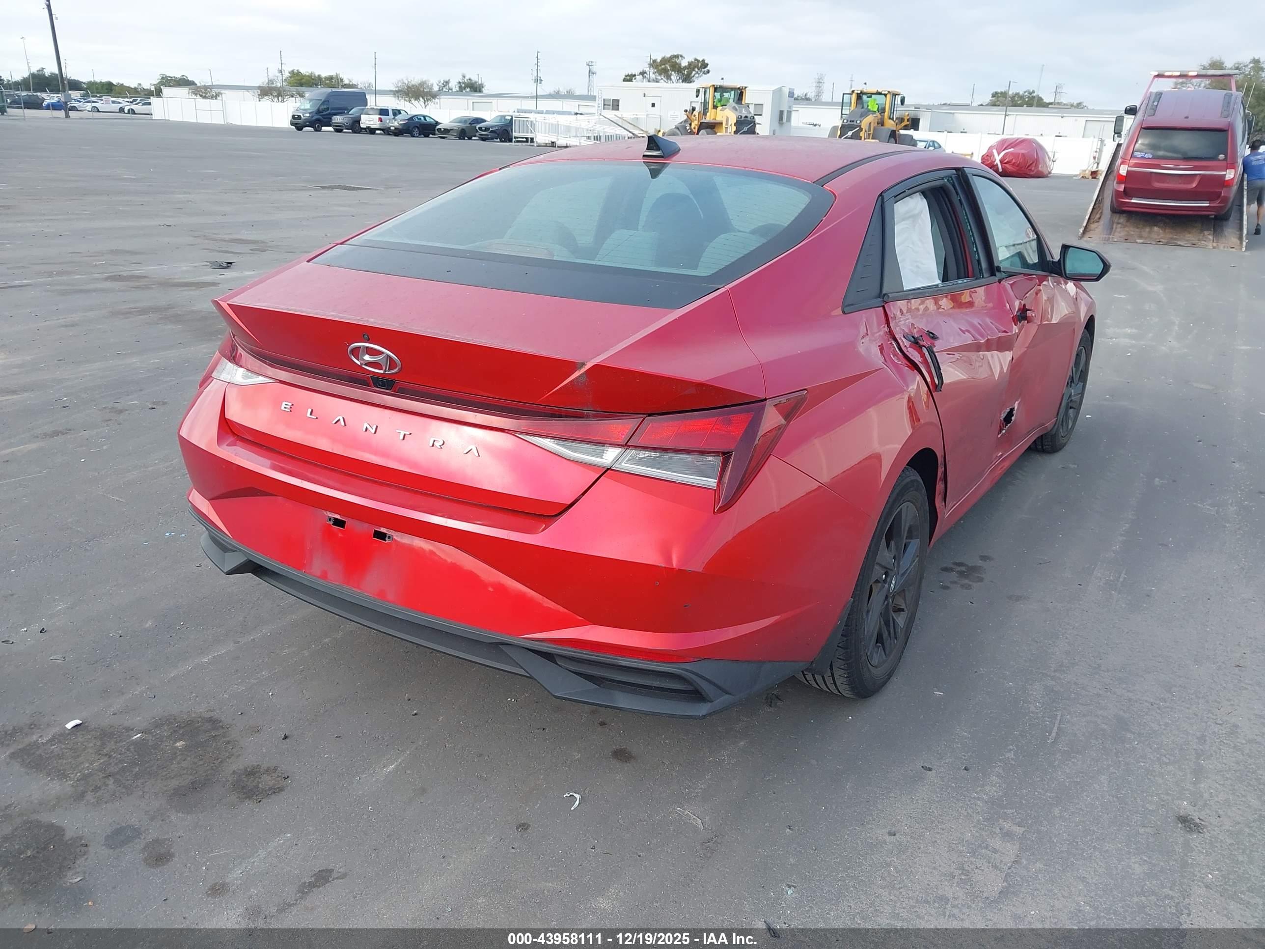 HYUNDAI ELANTRA image 4