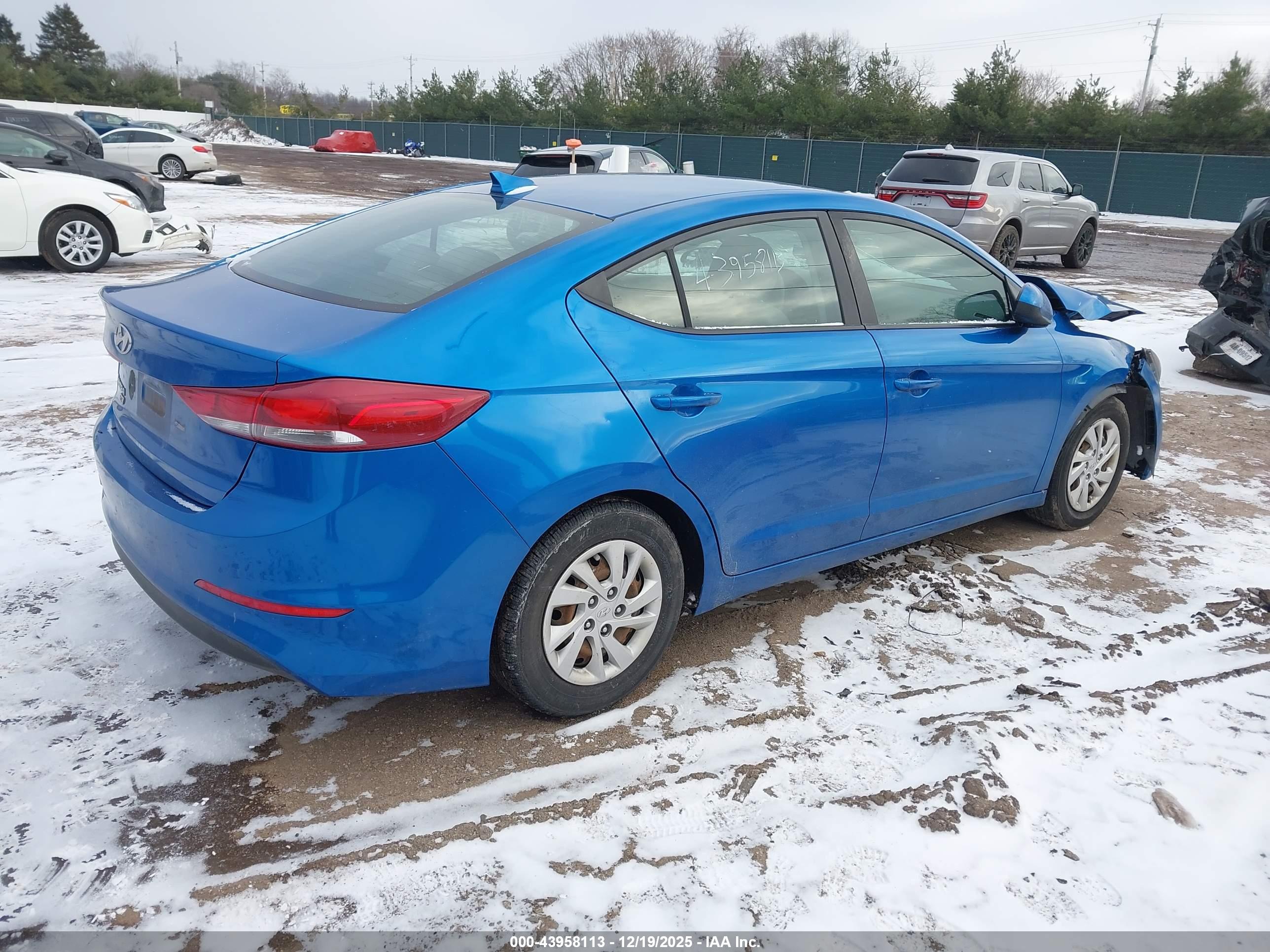 HYUNDAI ELANTRA image 4
