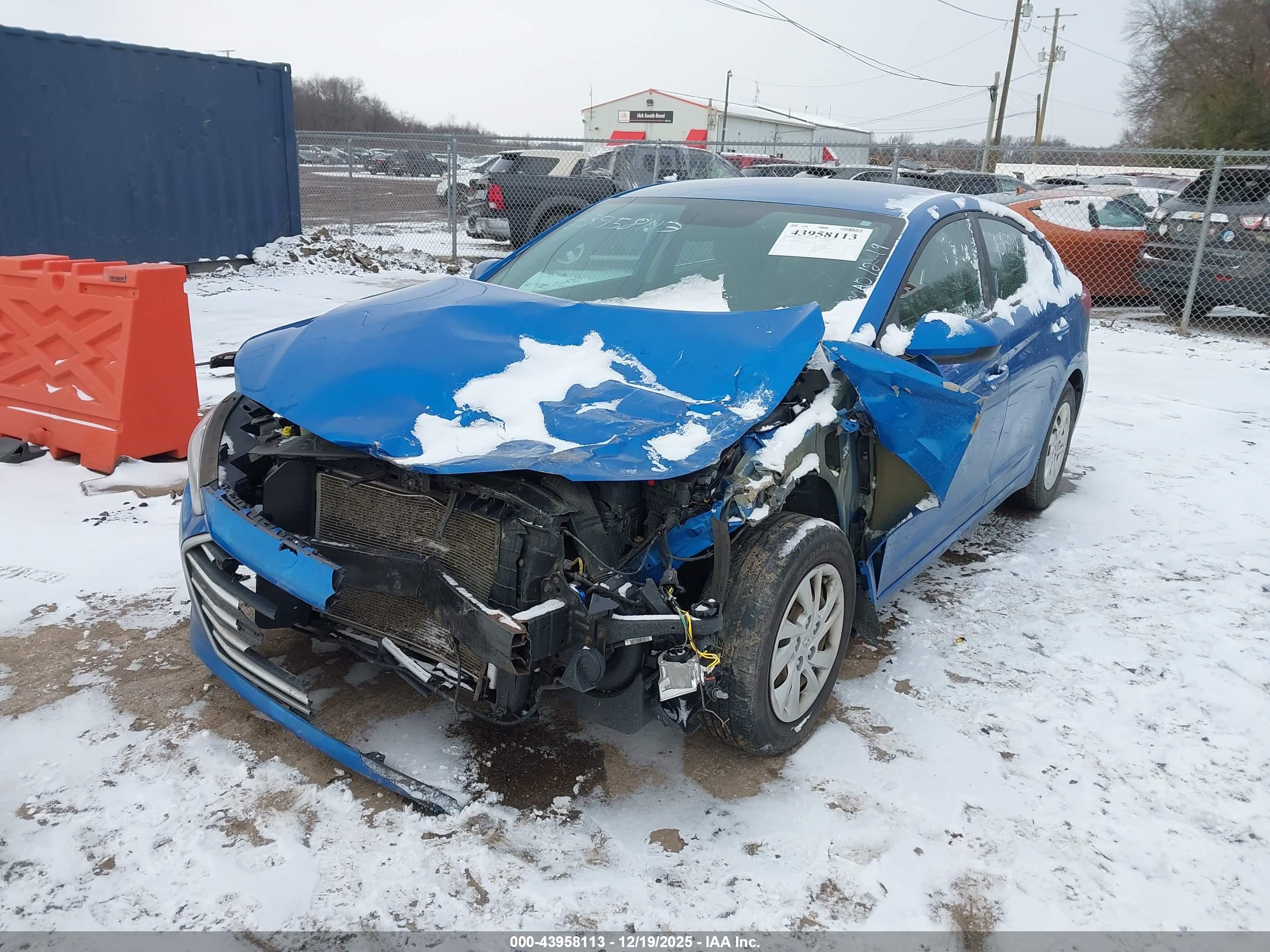 HYUNDAI ELANTRA image 6