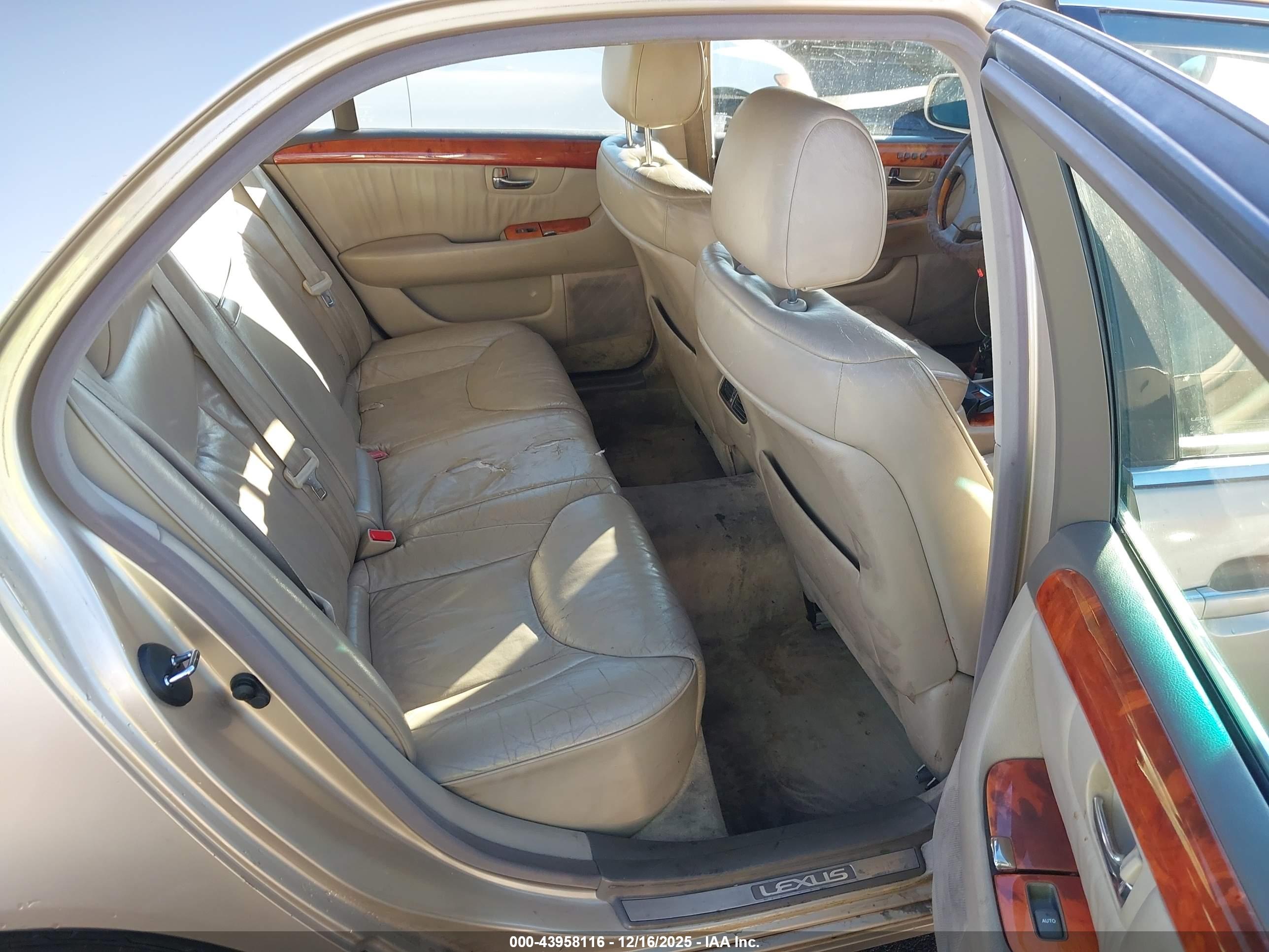 LEXUS LS image 8