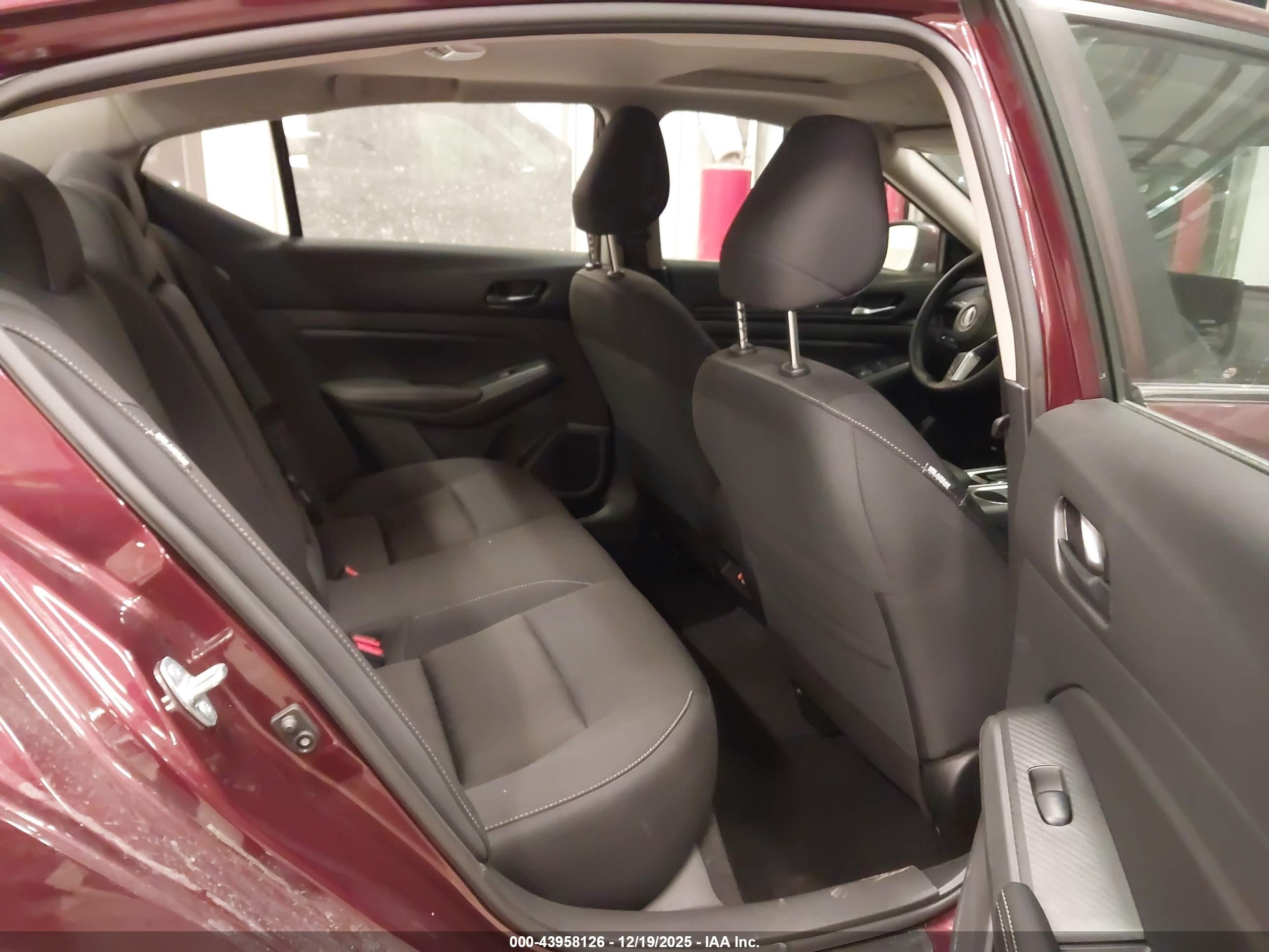 NISSAN ALTIMA image 8