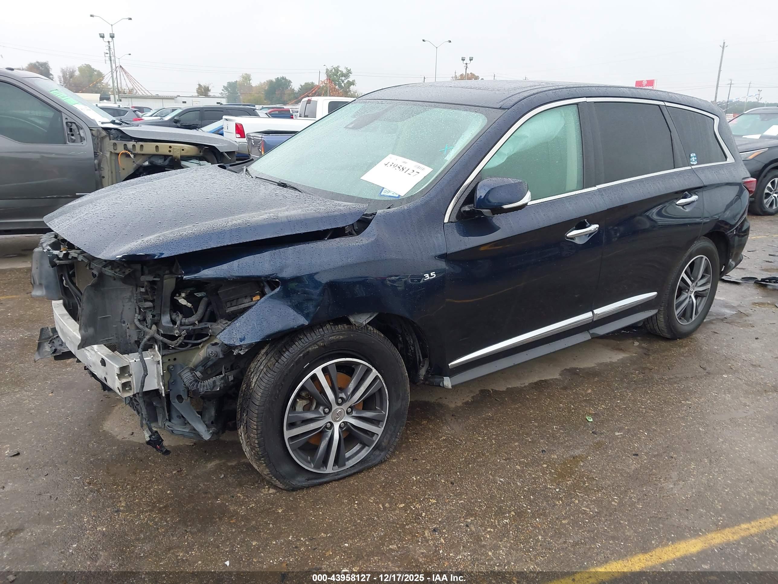 INFINITI QX60 image 2