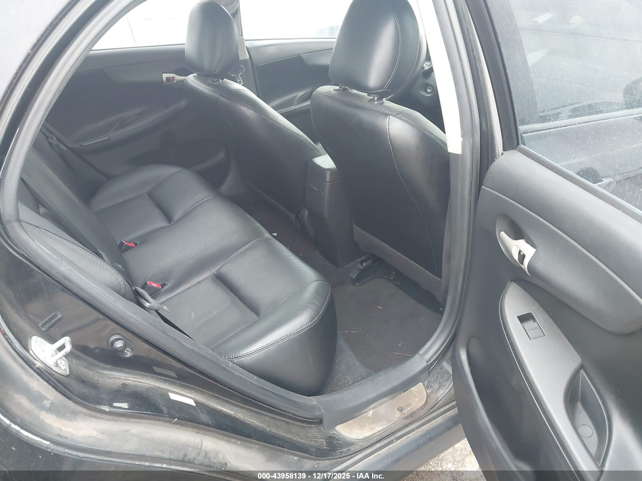 TOYOTA COROLLA image 8