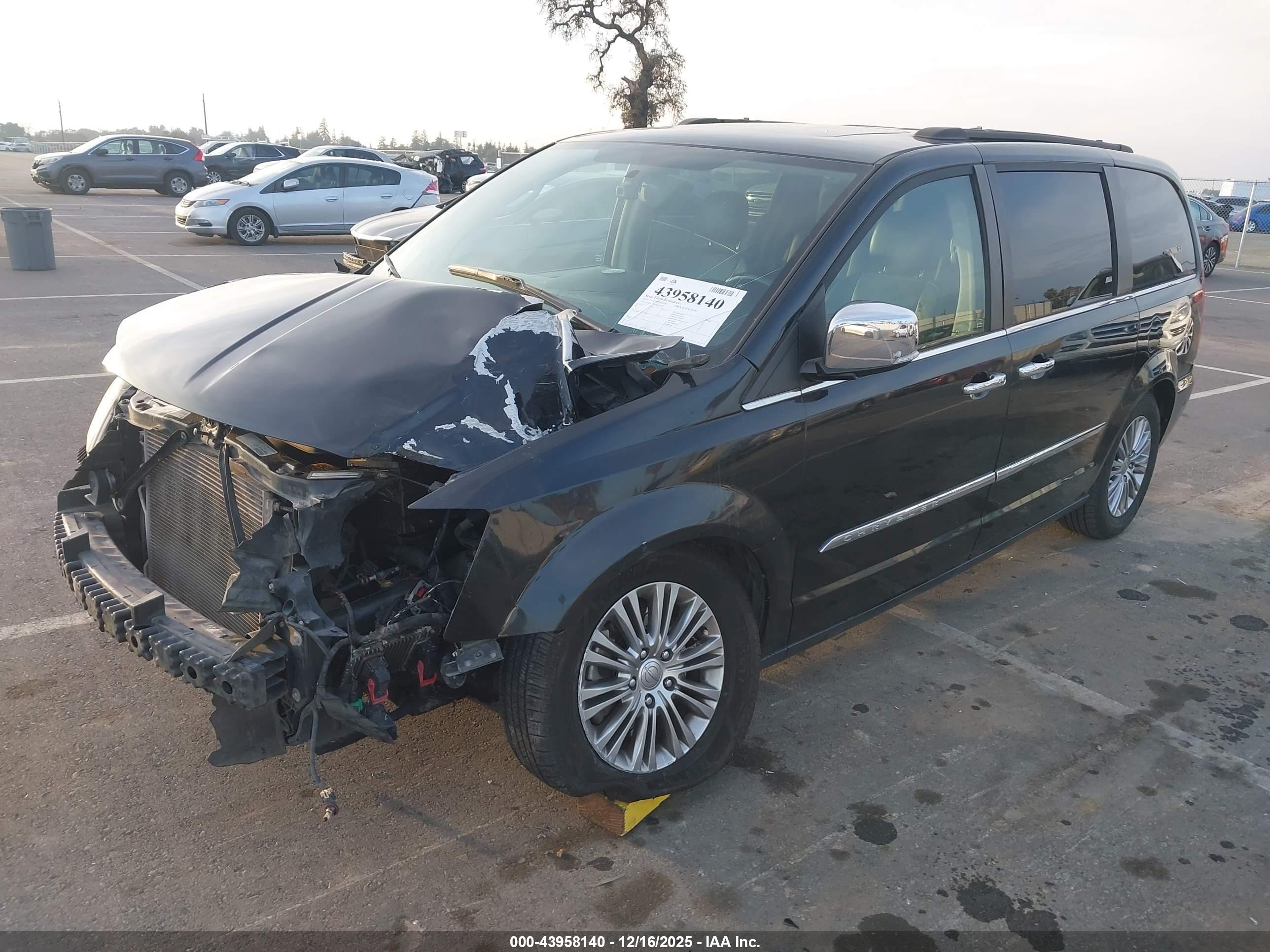 CHRYSLER TOWN image 2