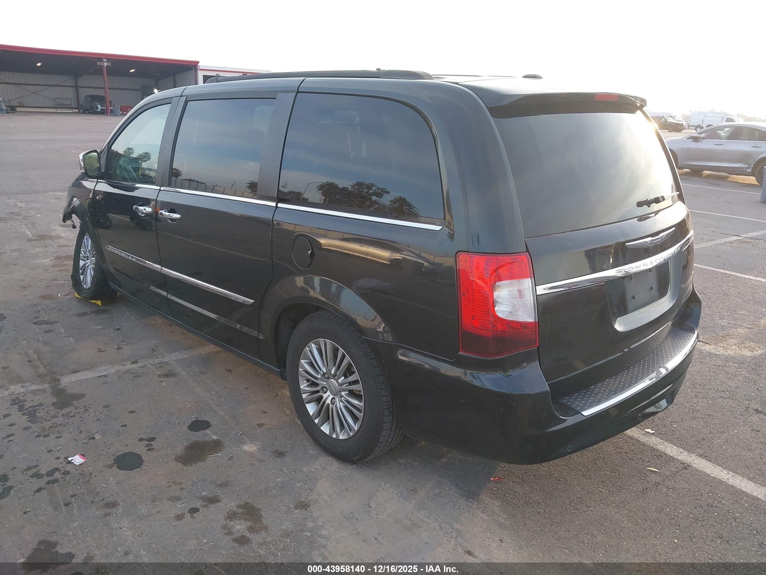 CHRYSLER TOWN image 3