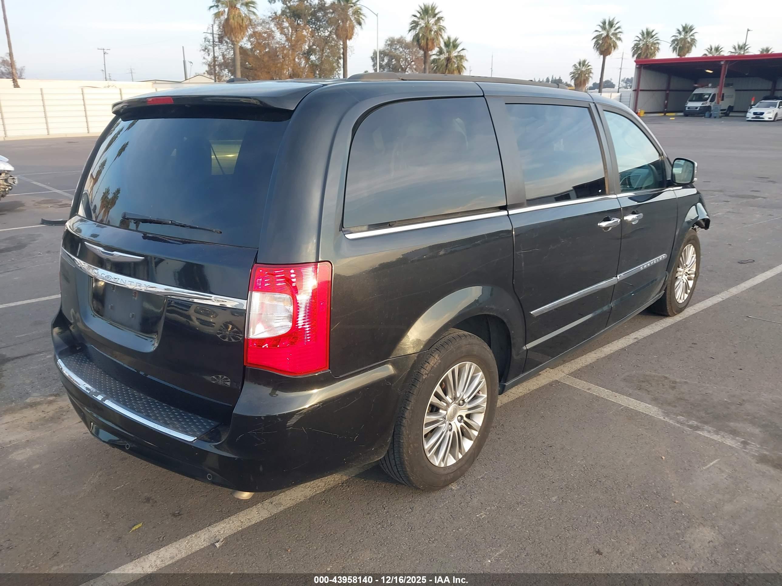 CHRYSLER TOWN image 4