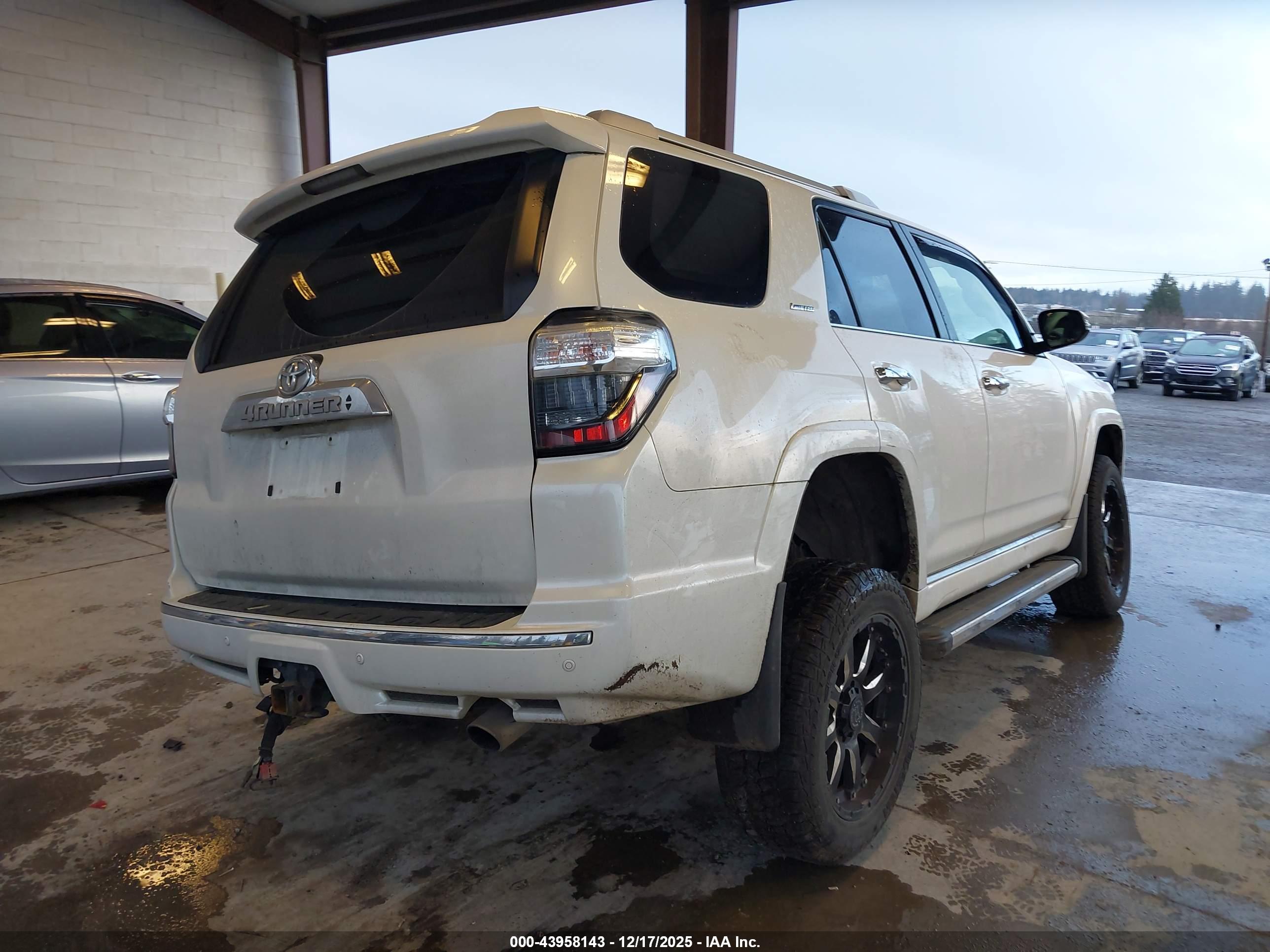 TOYOTA 4RUNNER image 4