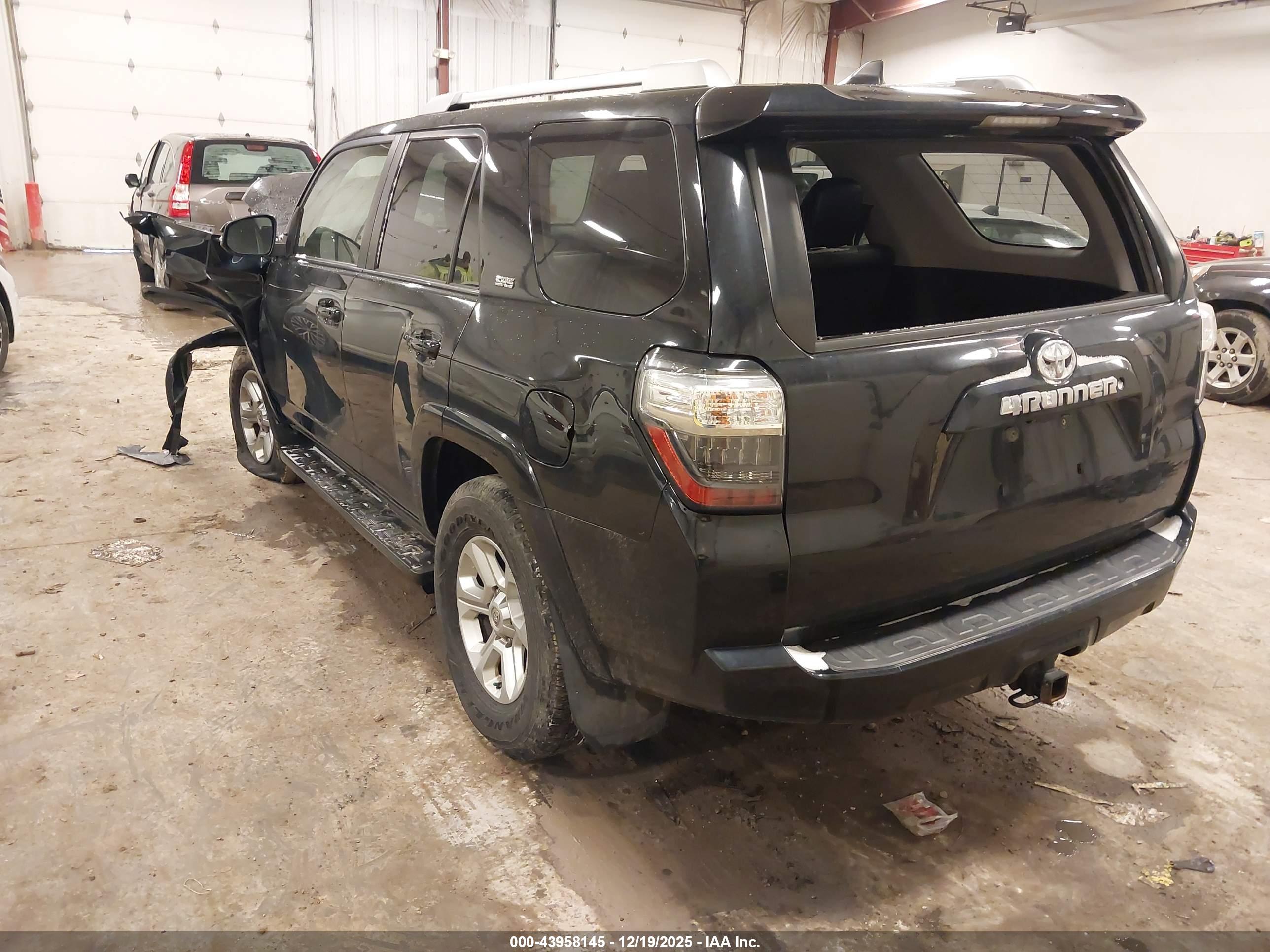 TOYOTA 4RUNNER image 3