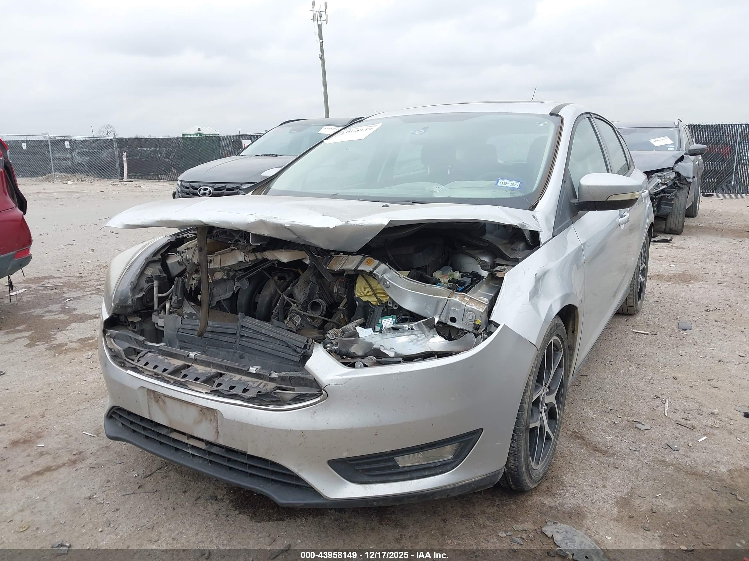 FORD FOCUS image 2