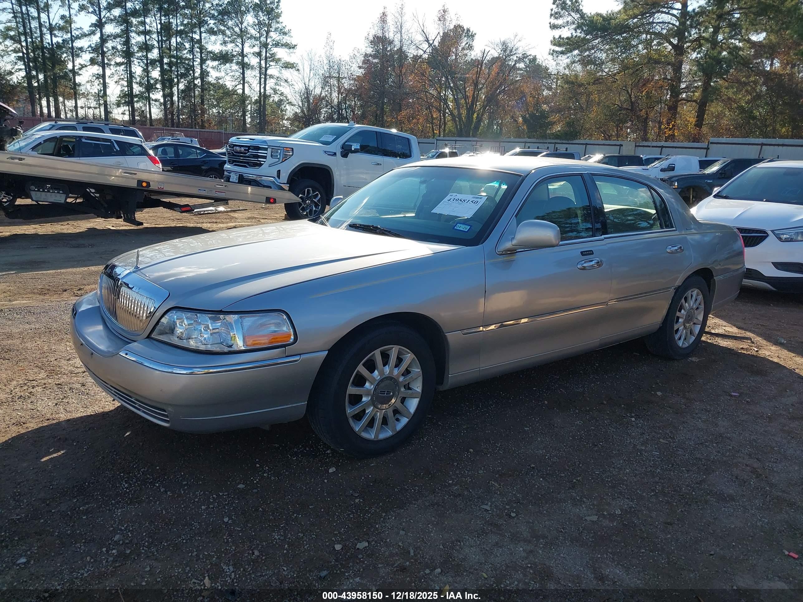 LINCOLN TOWN image 2