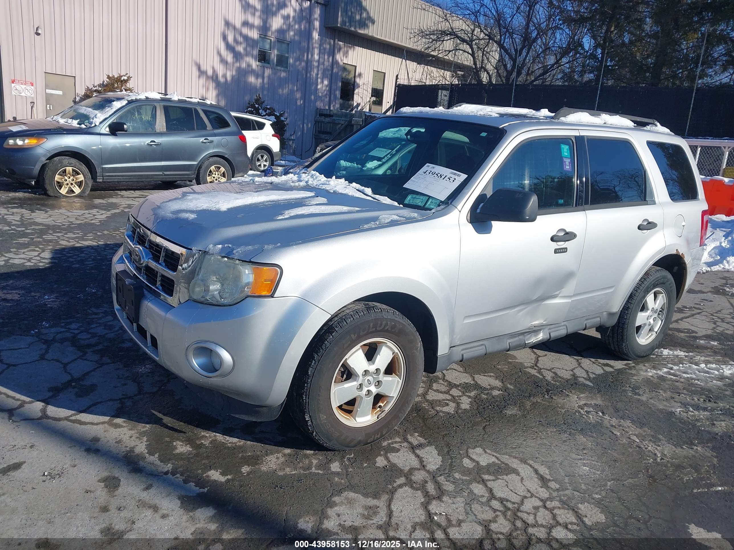 FORD ESCAPE image 2