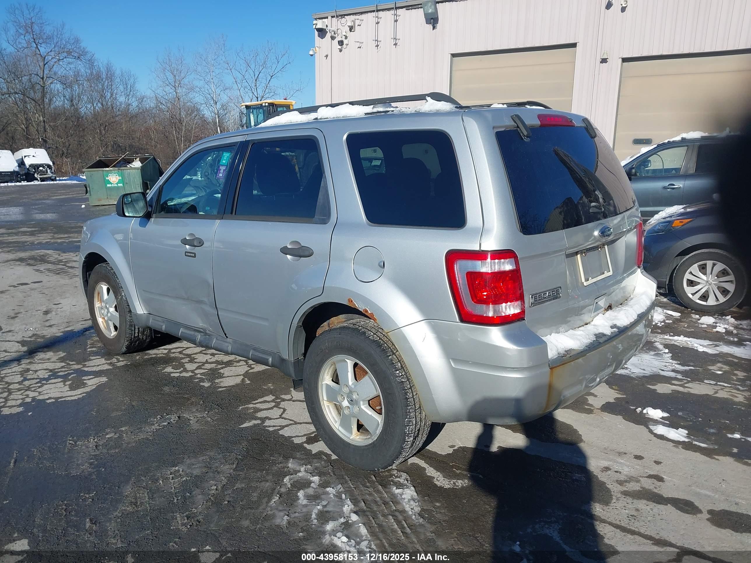 FORD ESCAPE image 3