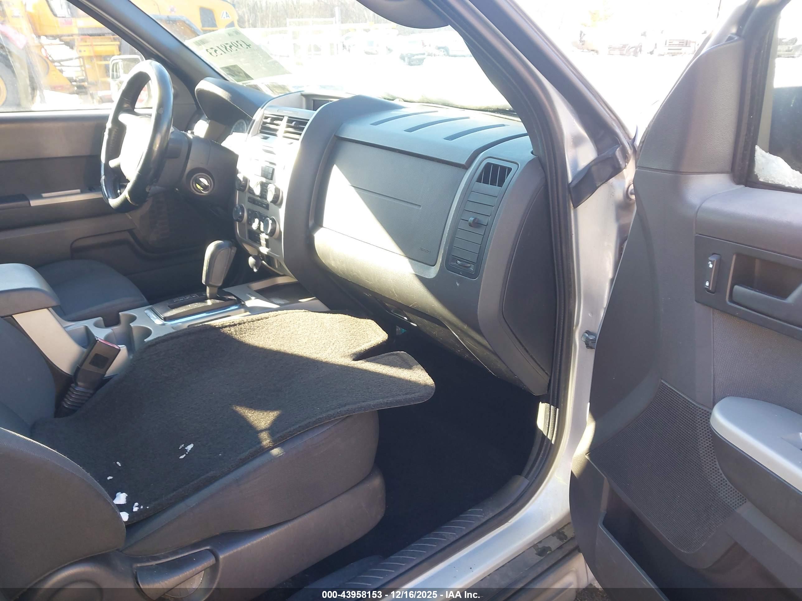FORD ESCAPE image 5