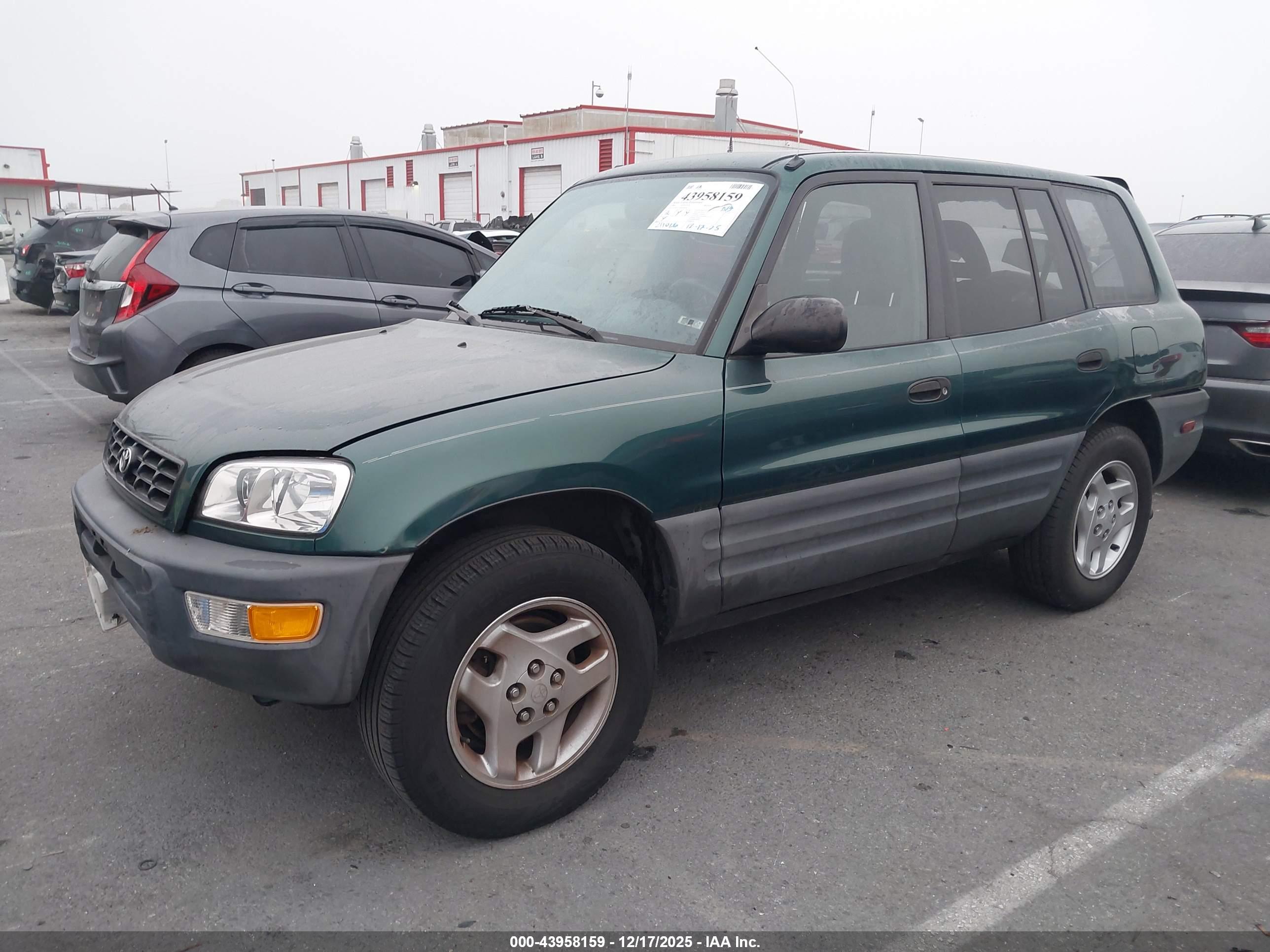 TOYOTA RAV4 image 2