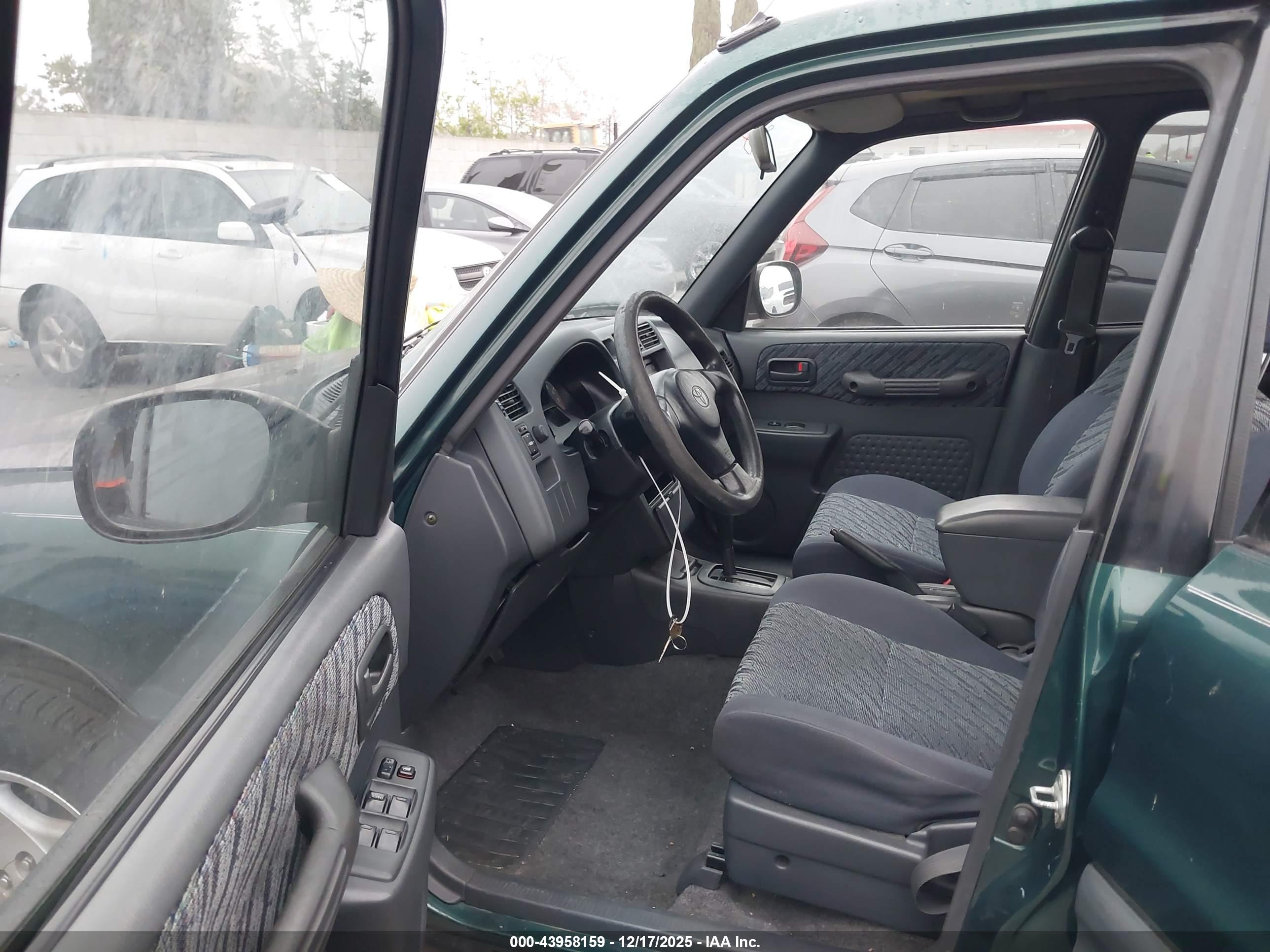 TOYOTA RAV4 image 5