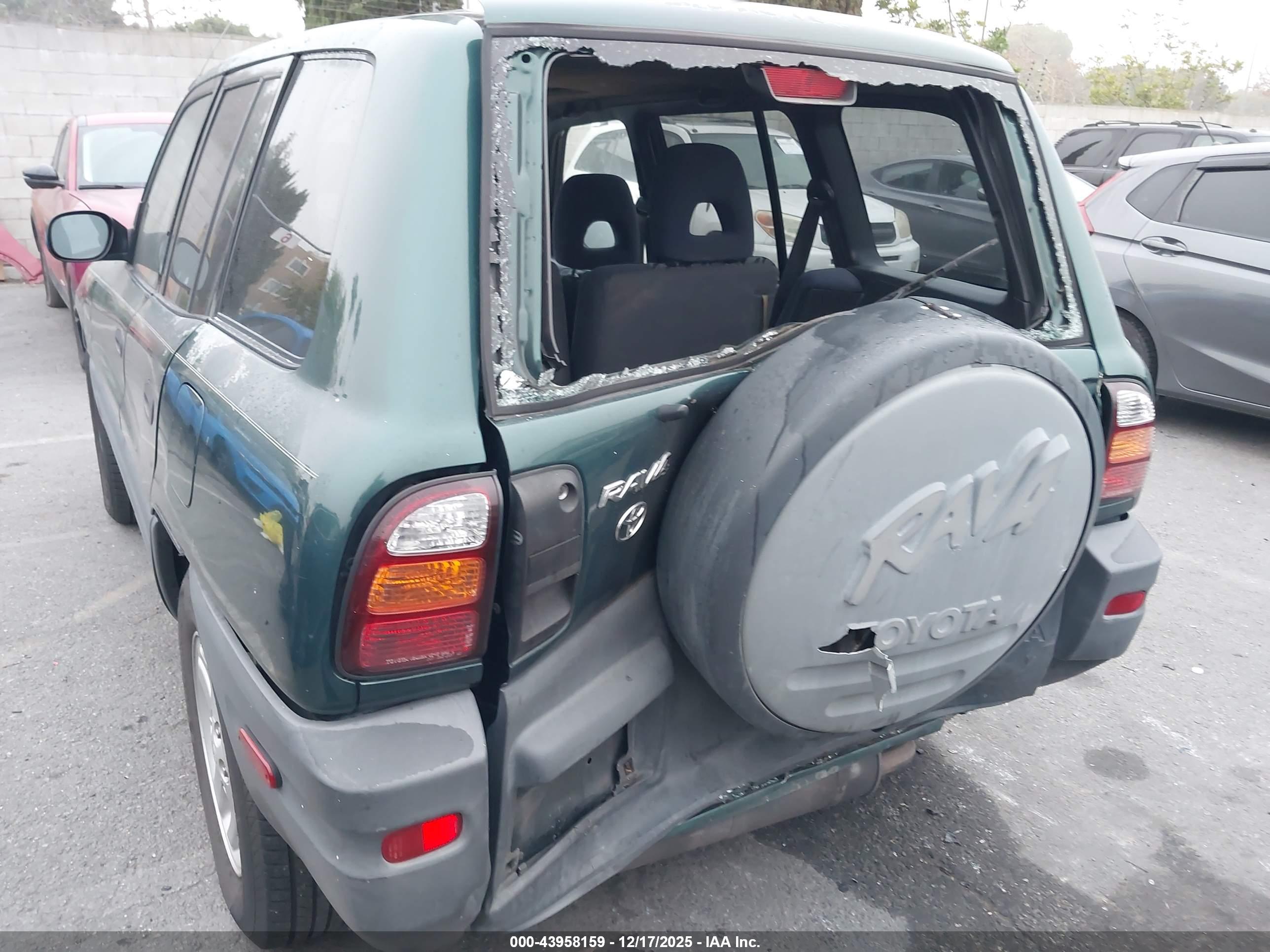 TOYOTA RAV4 image 6