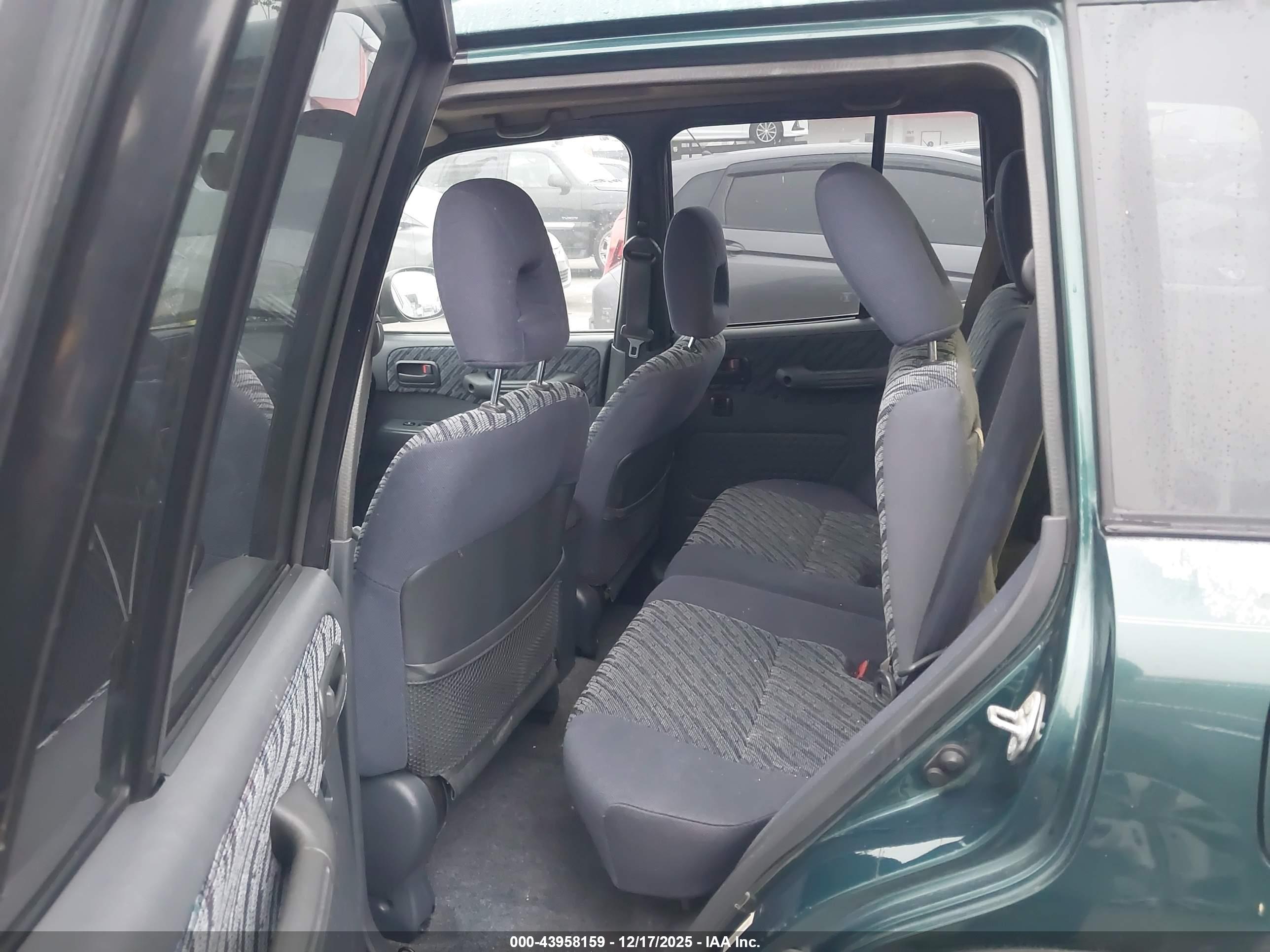 TOYOTA RAV4 image 8
