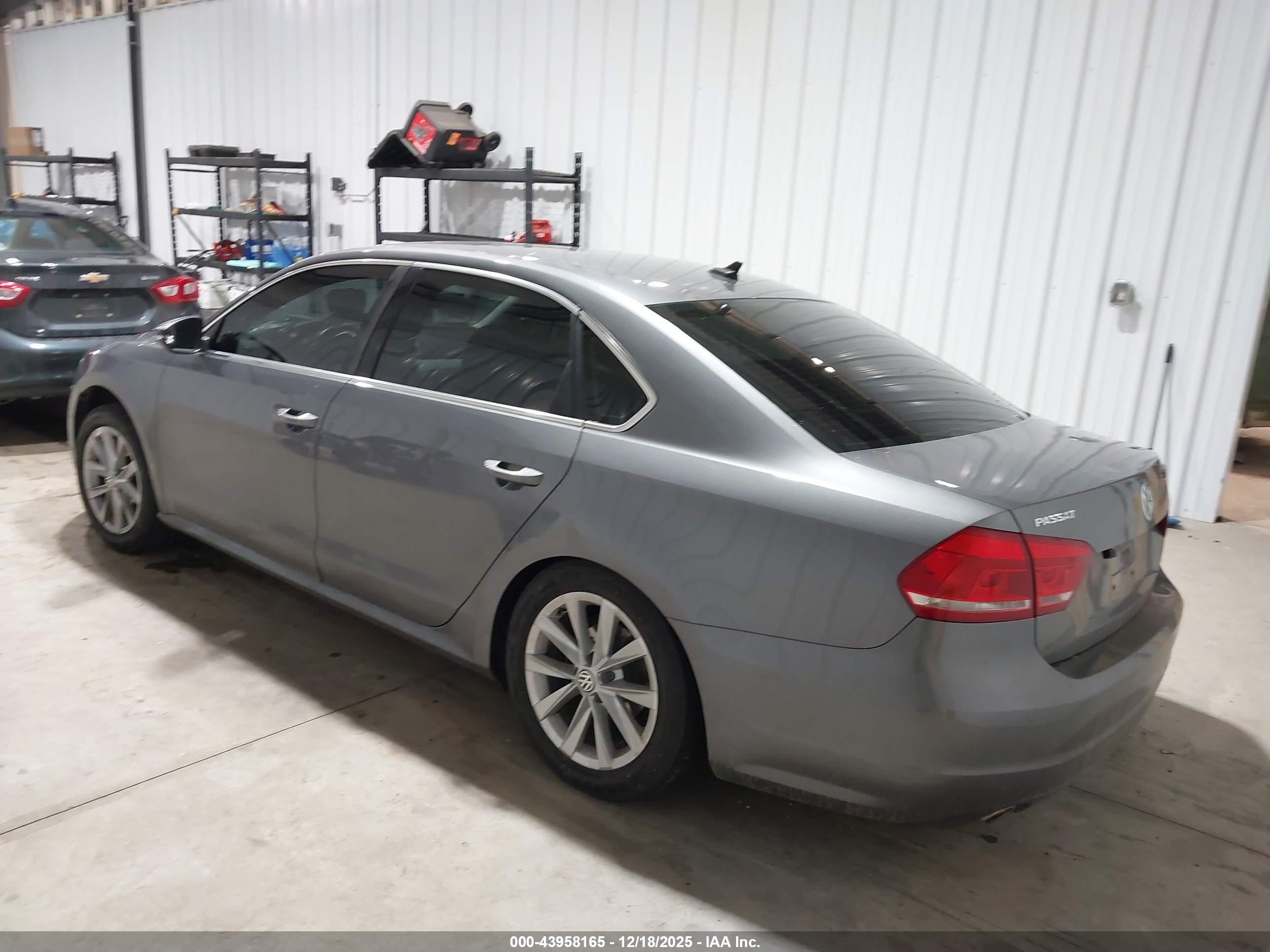 VOLKSWAGEN PASSAT image 3