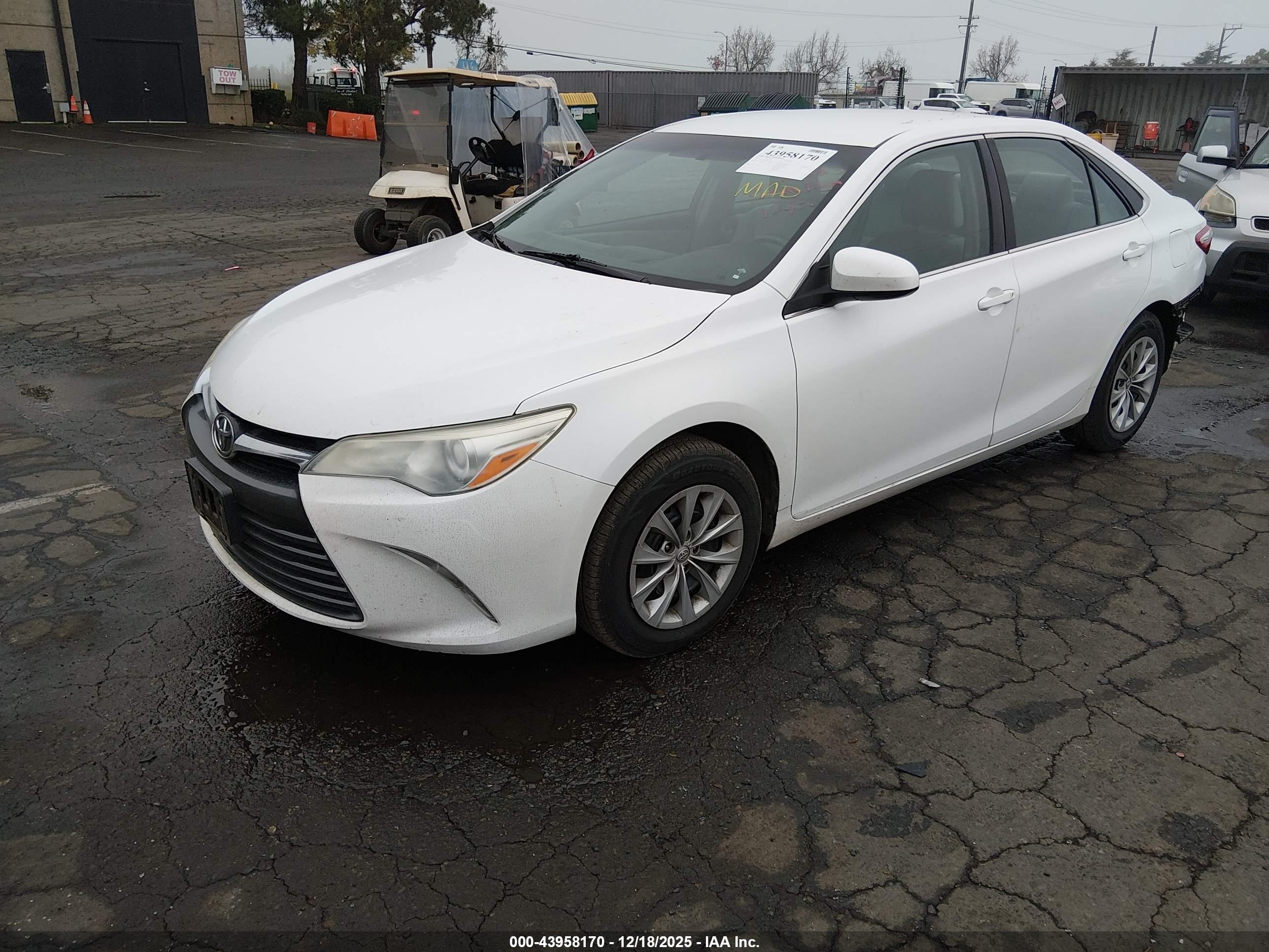 TOYOTA CAMRY image 2