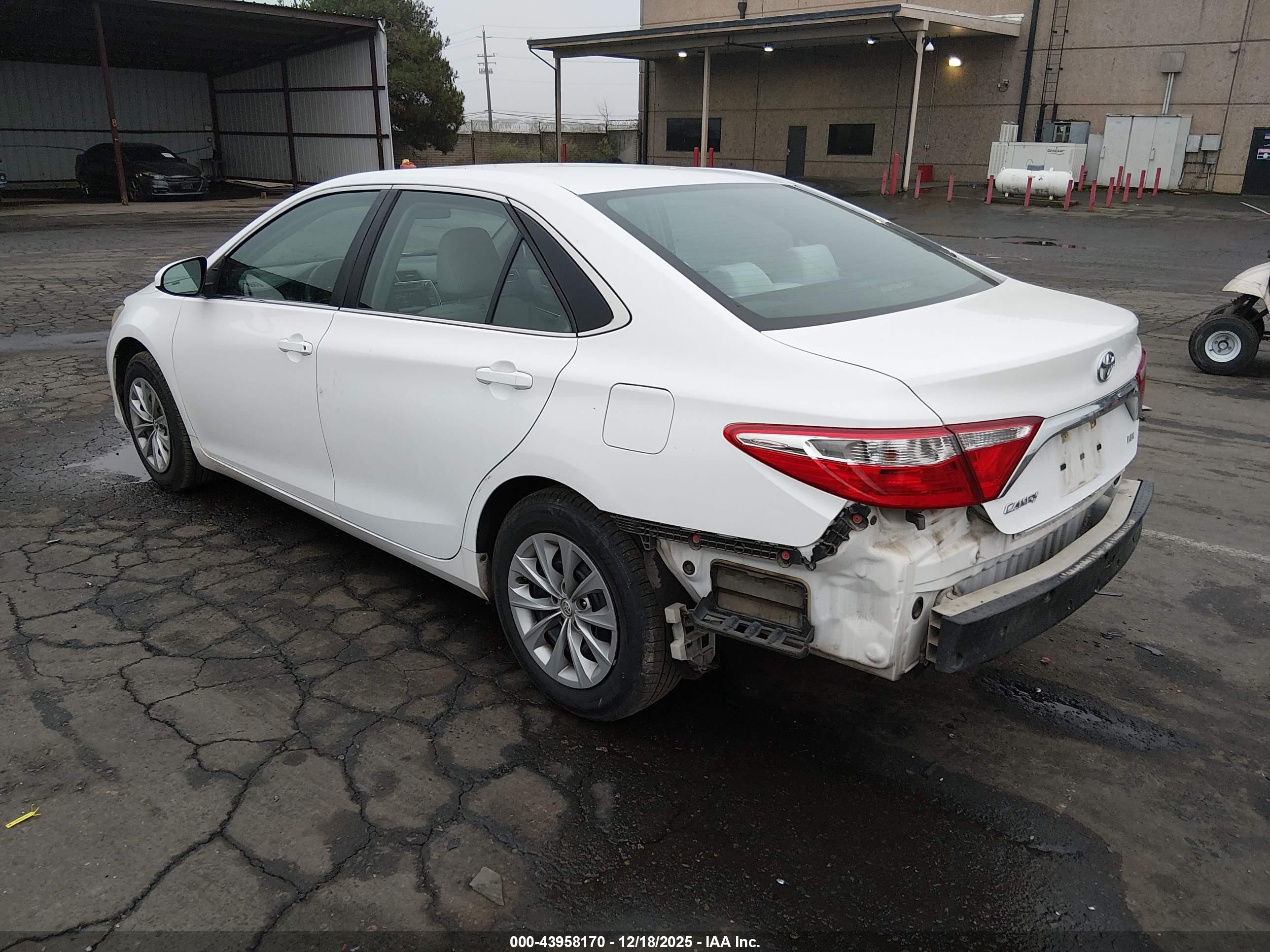 TOYOTA CAMRY image 3
