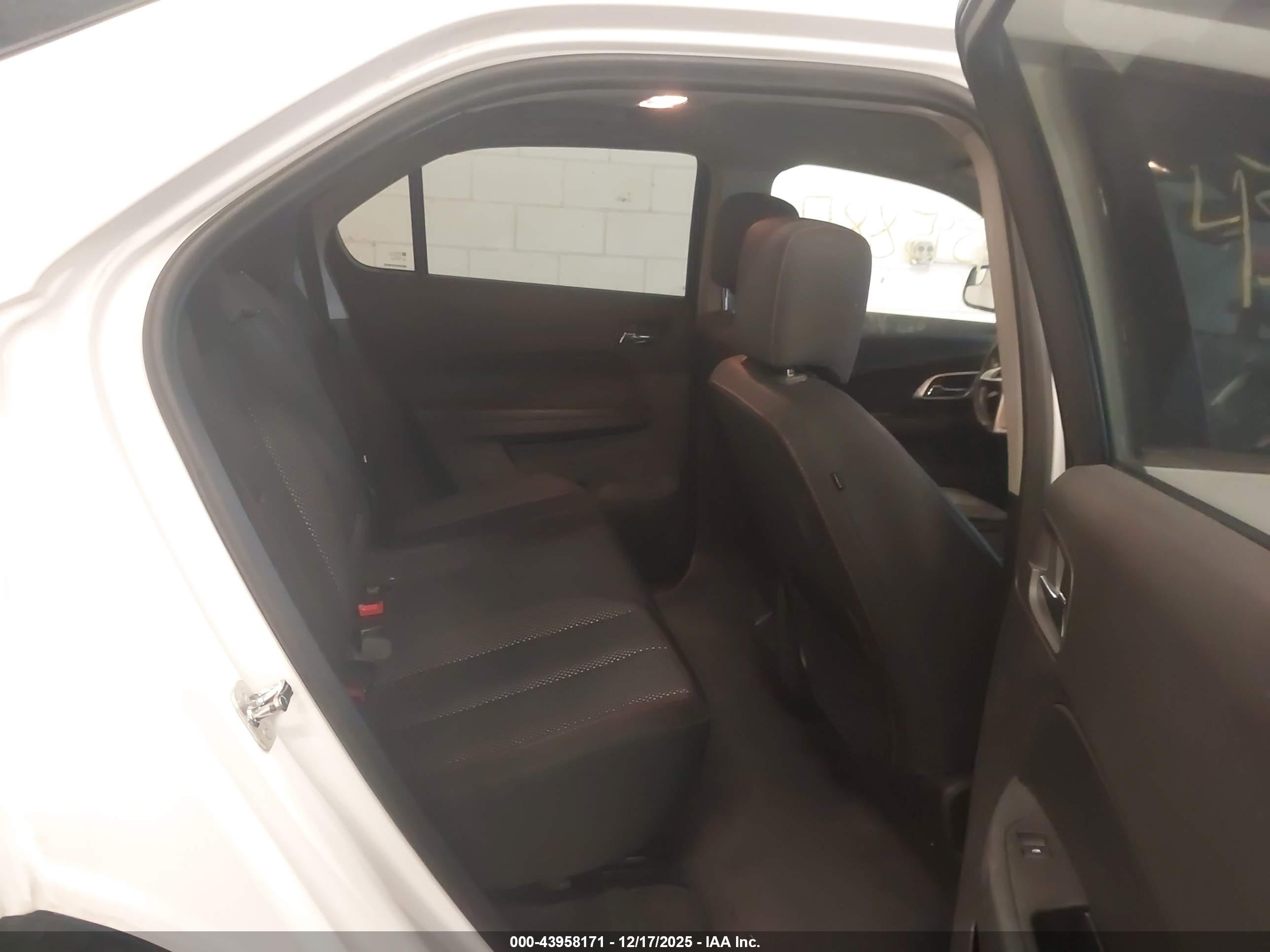 CHEVROLET EQUINOX image 8