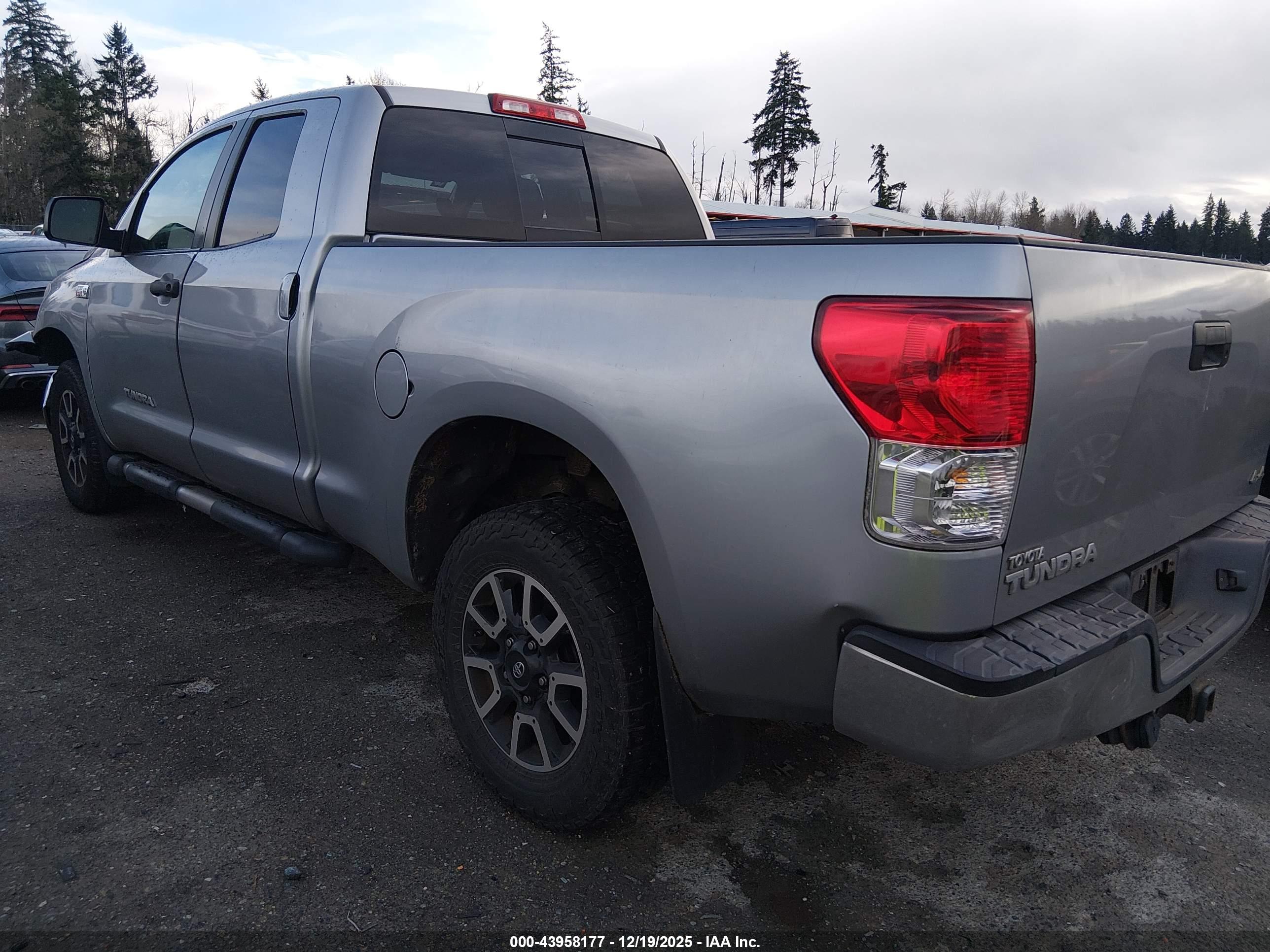 TOYOTA TUNDRA image 3