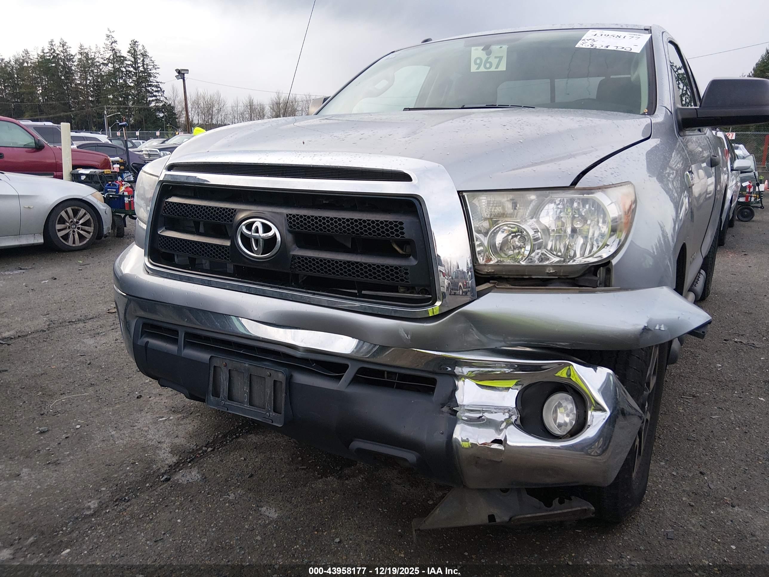 TOYOTA TUNDRA image 6