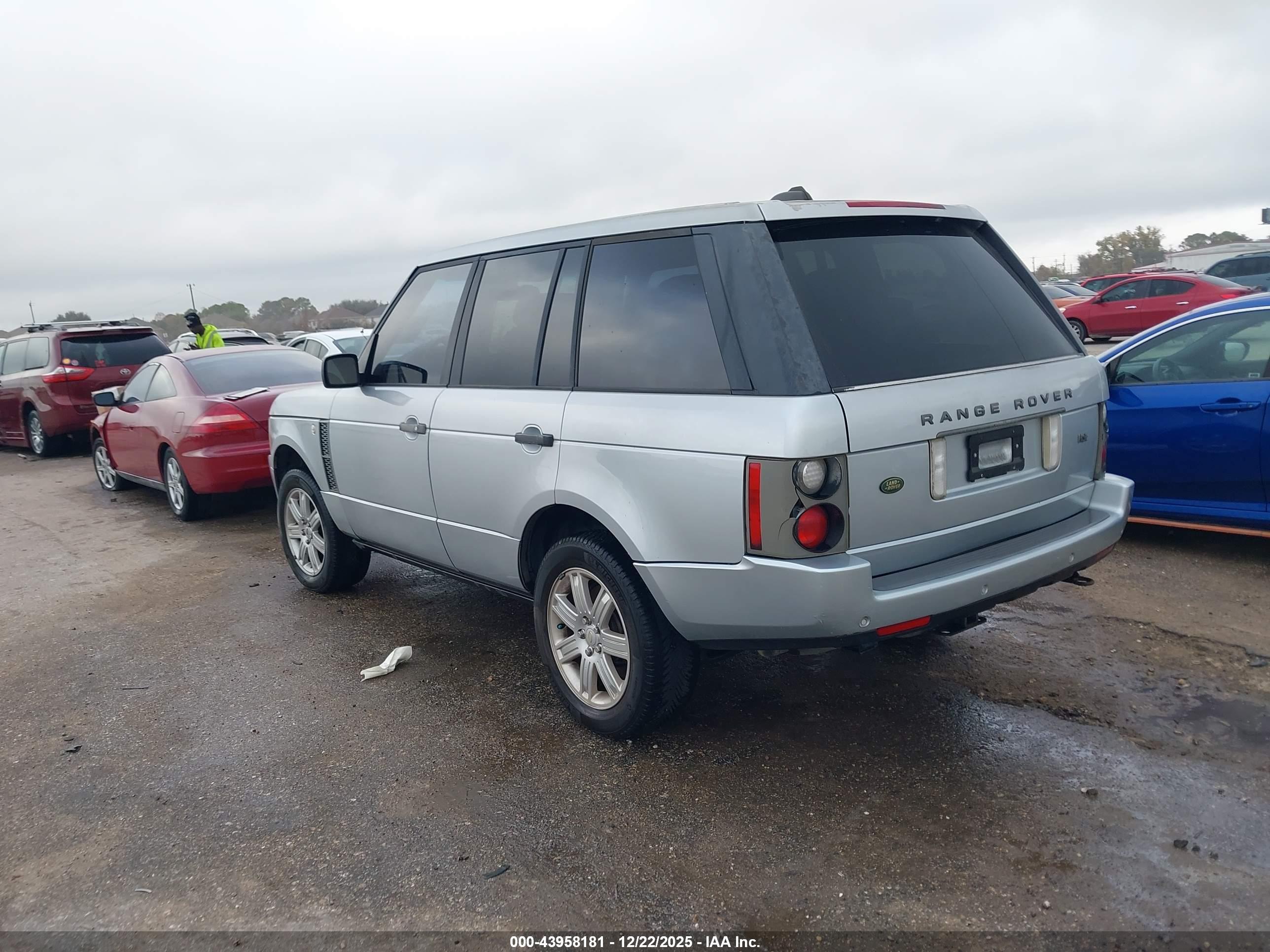 LAND ROVER image 3