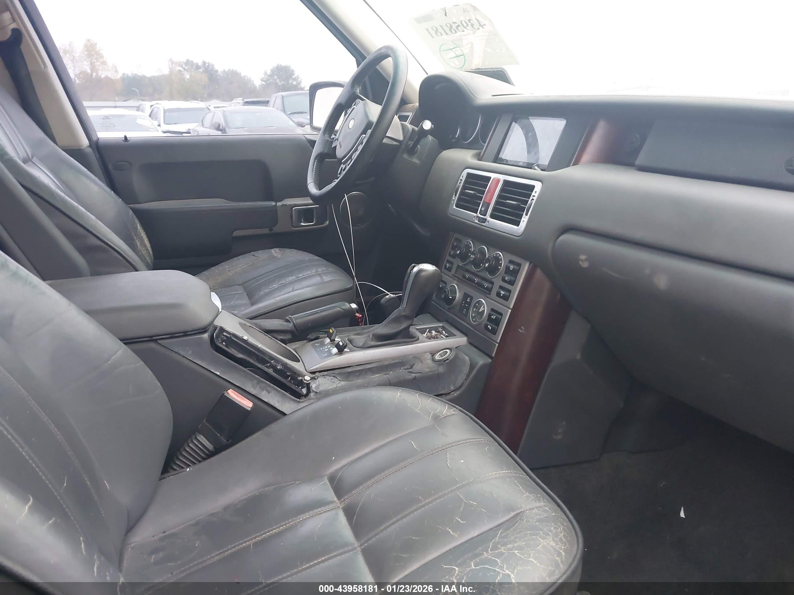 LAND ROVER image 5