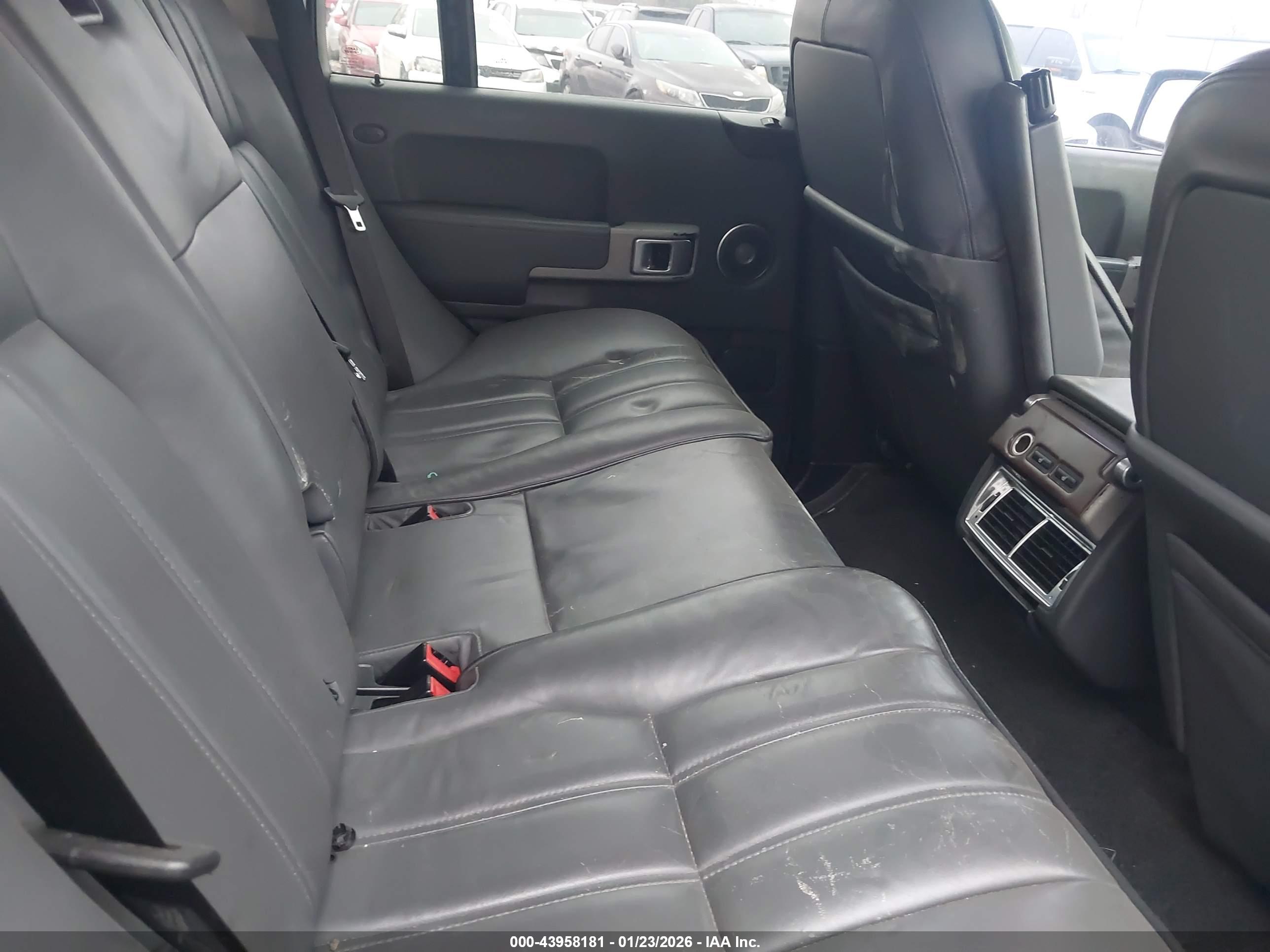 LAND ROVER image 8