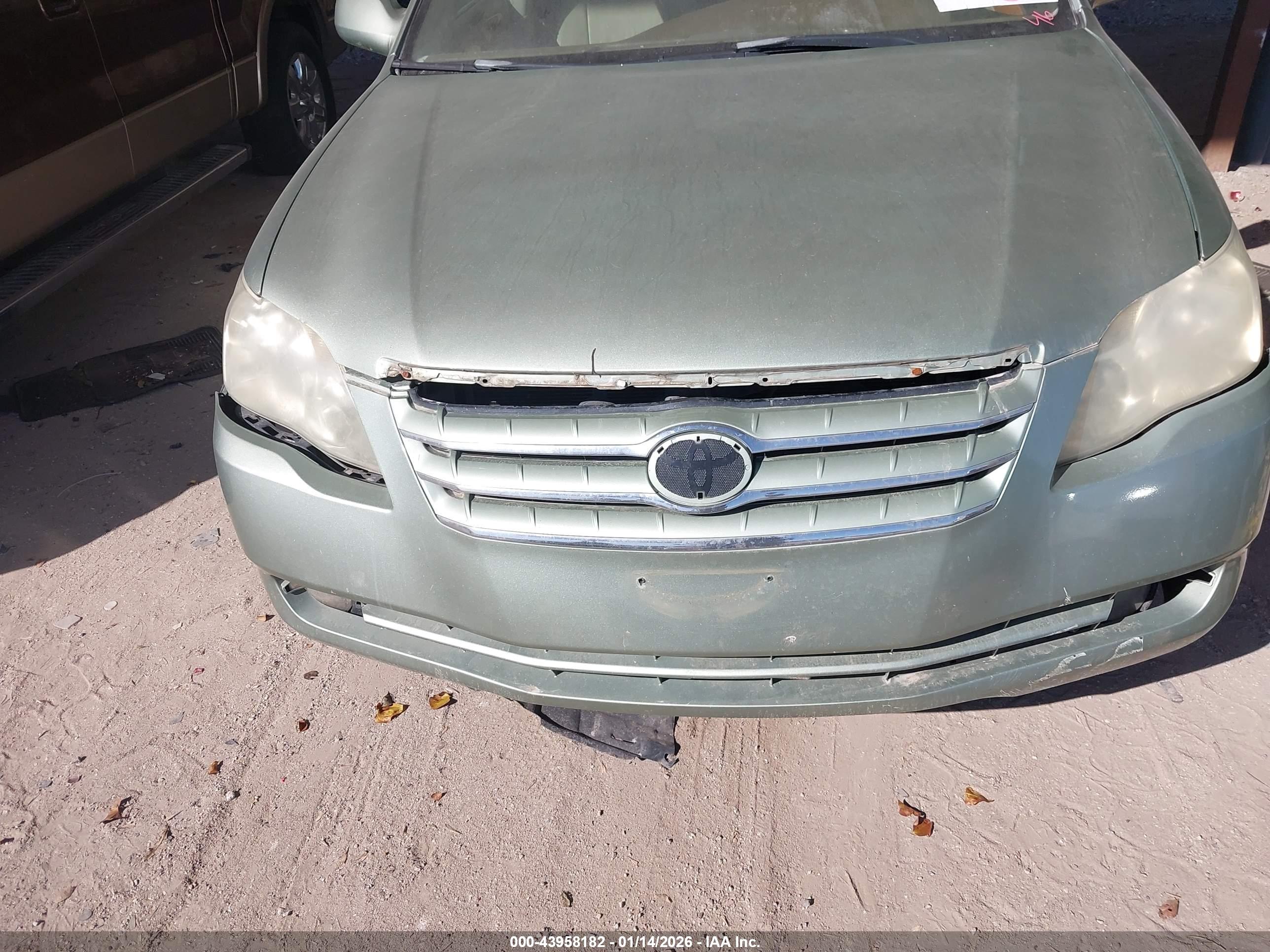 TOYOTA AVALON image 6