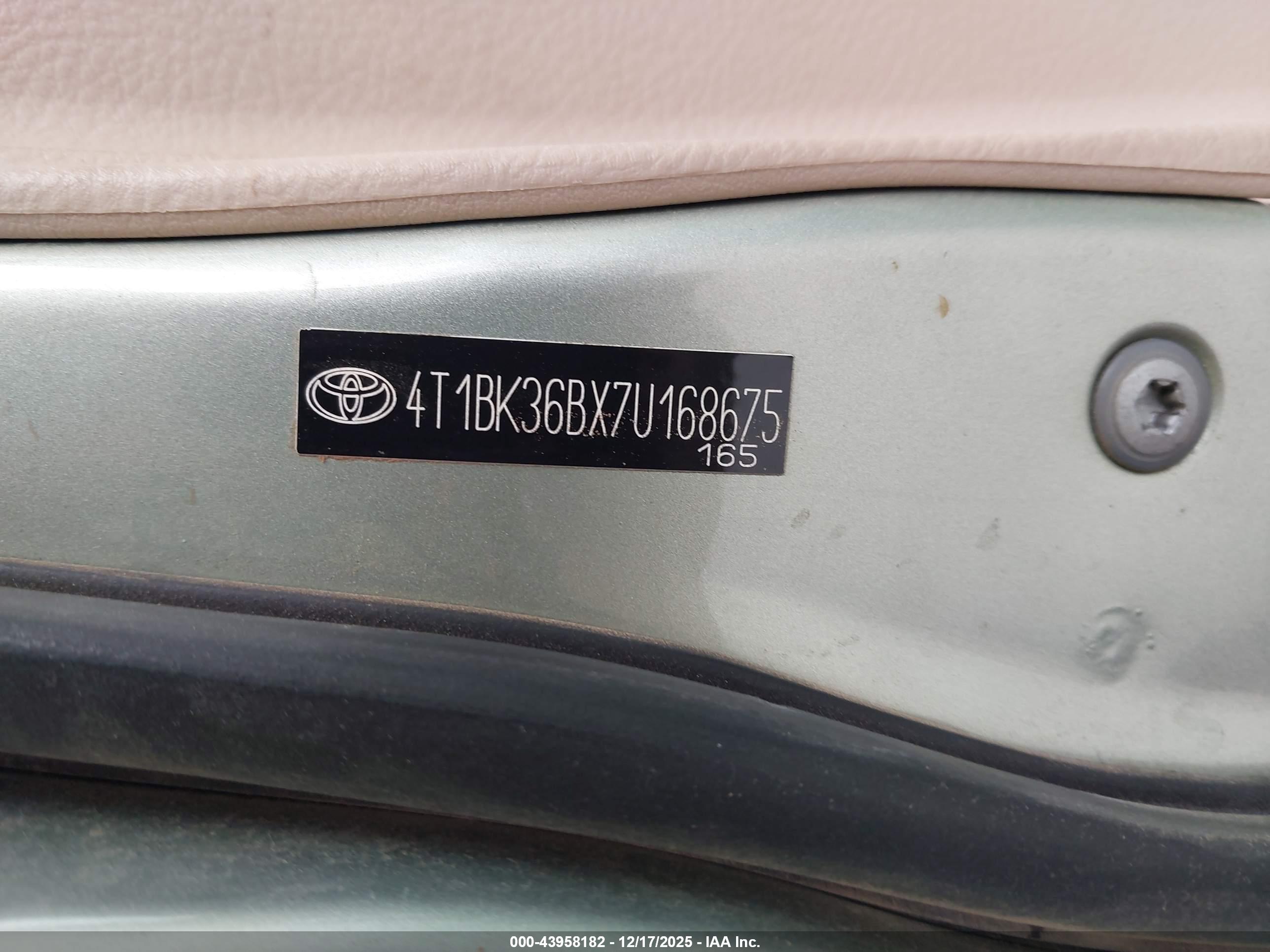 TOYOTA AVALON image 9