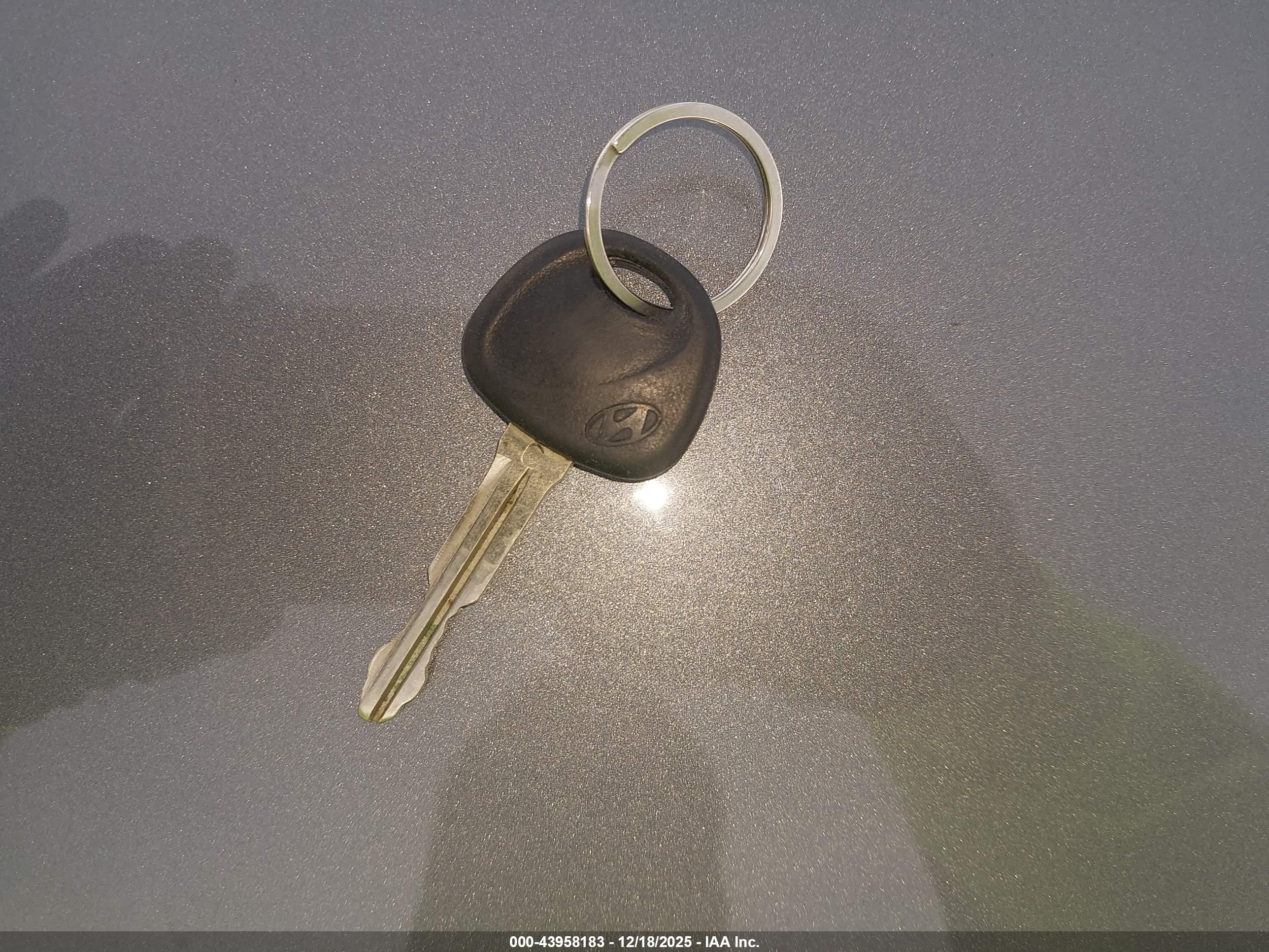 HYUNDAI SANTA image 11