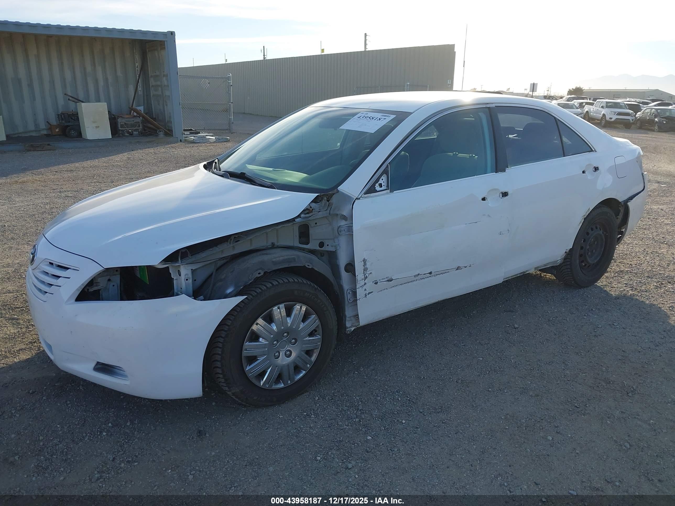 TOYOTA CAMRY image 2