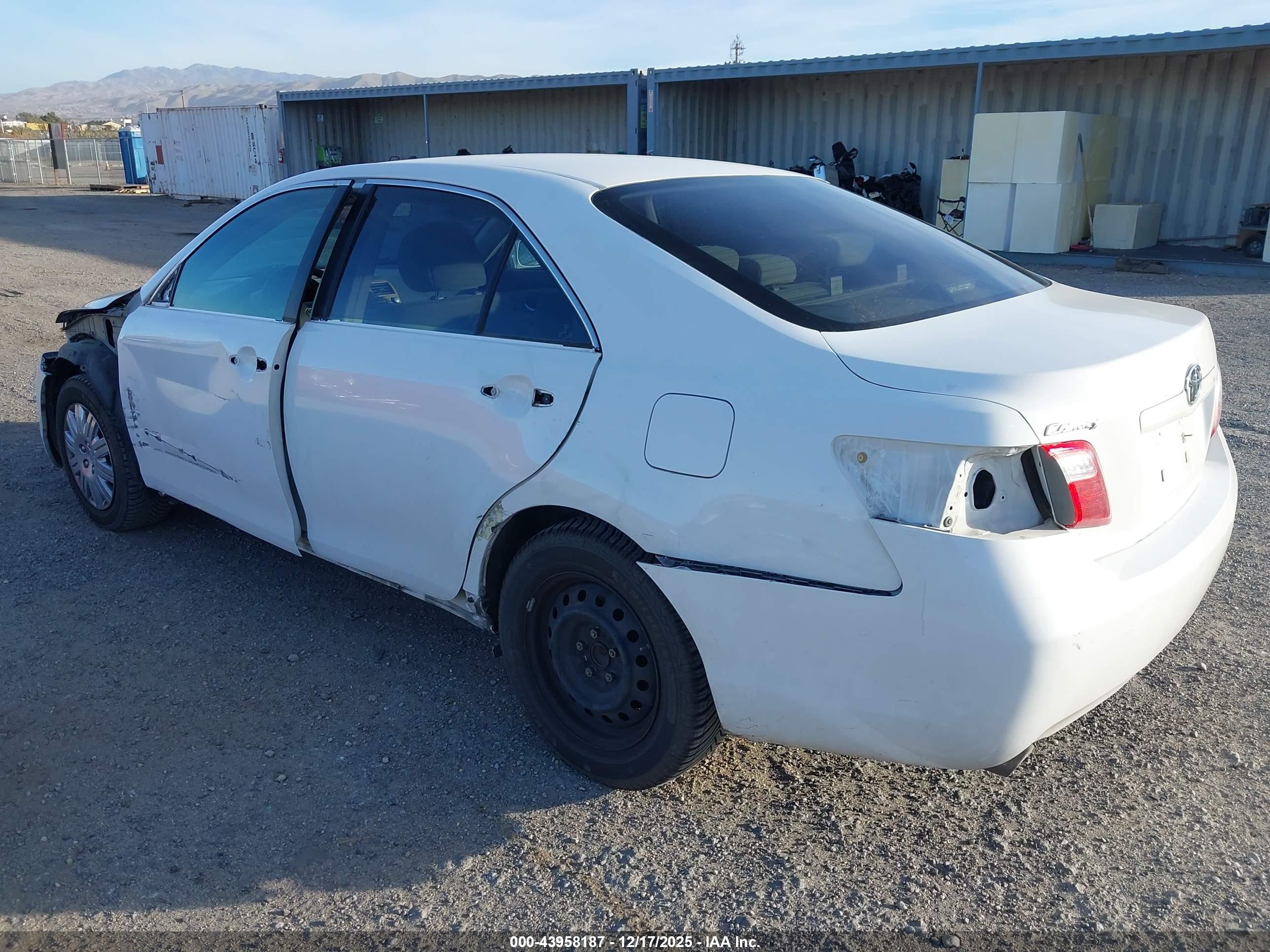 TOYOTA CAMRY image 3