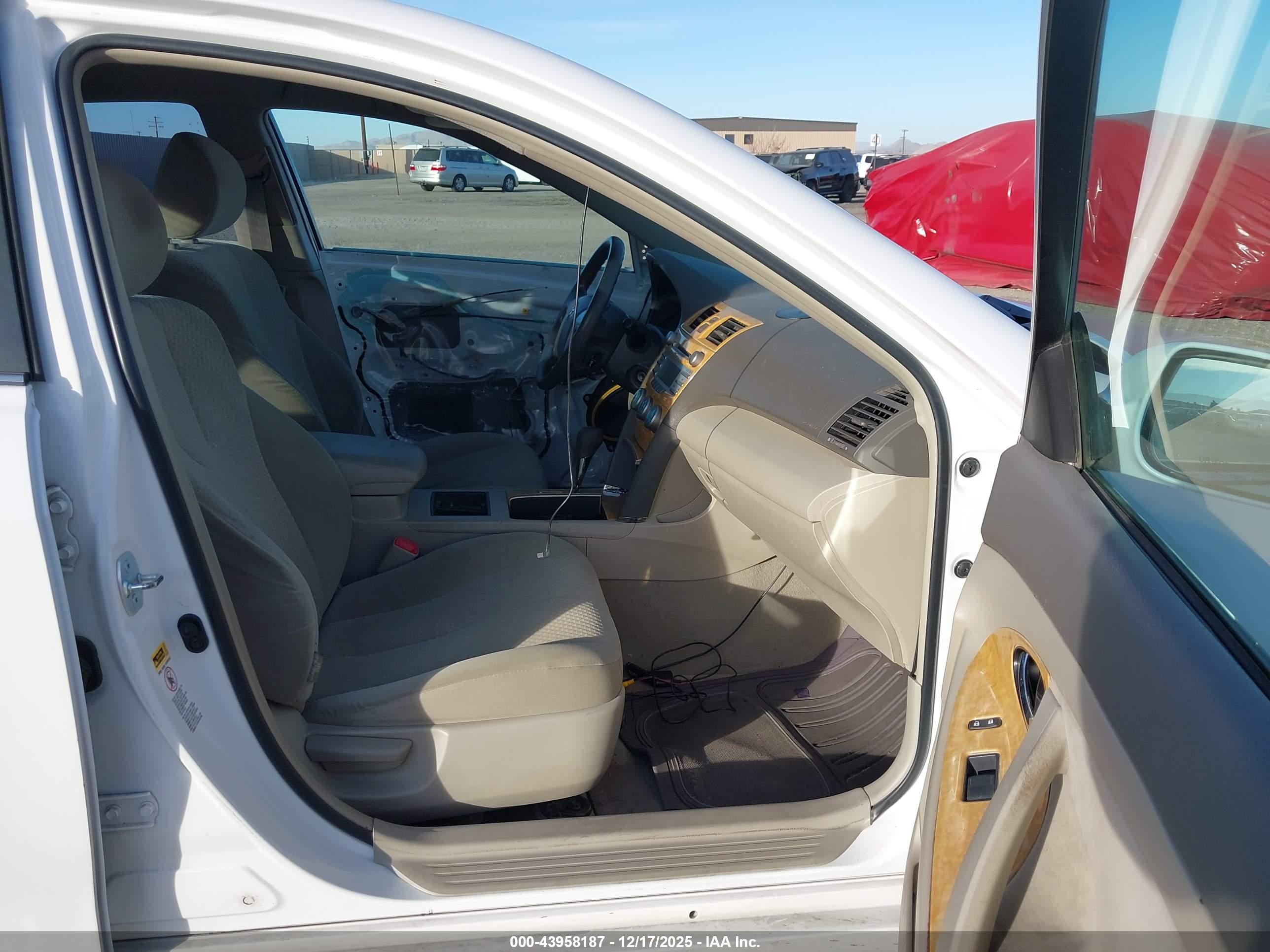 TOYOTA CAMRY image 5