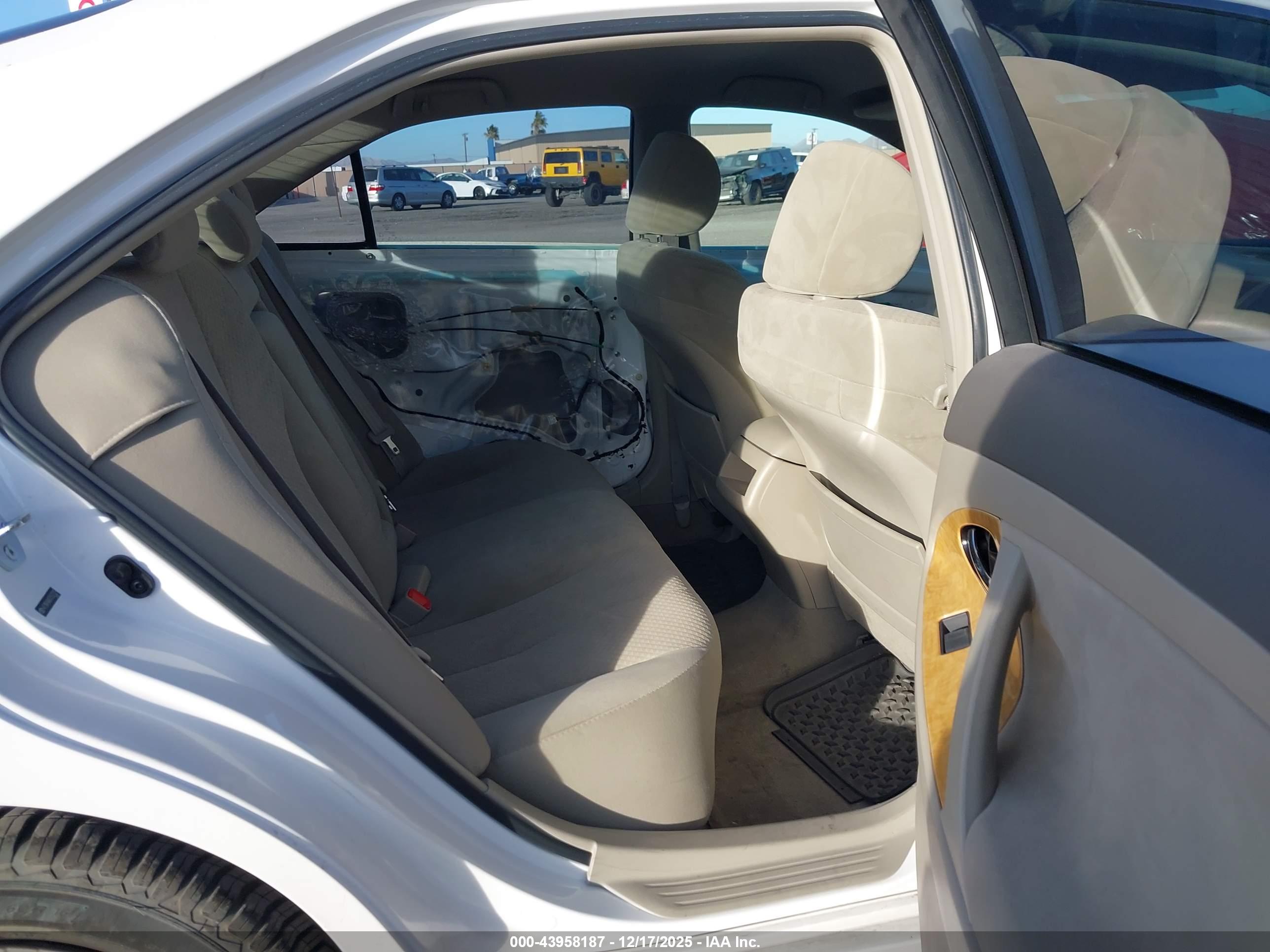 TOYOTA CAMRY image 8